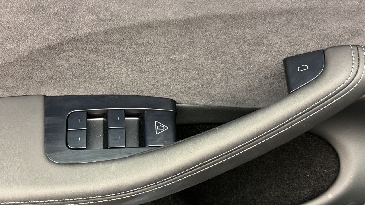 TESLA Model 3 Long Range Dual Motor AWD-image-8