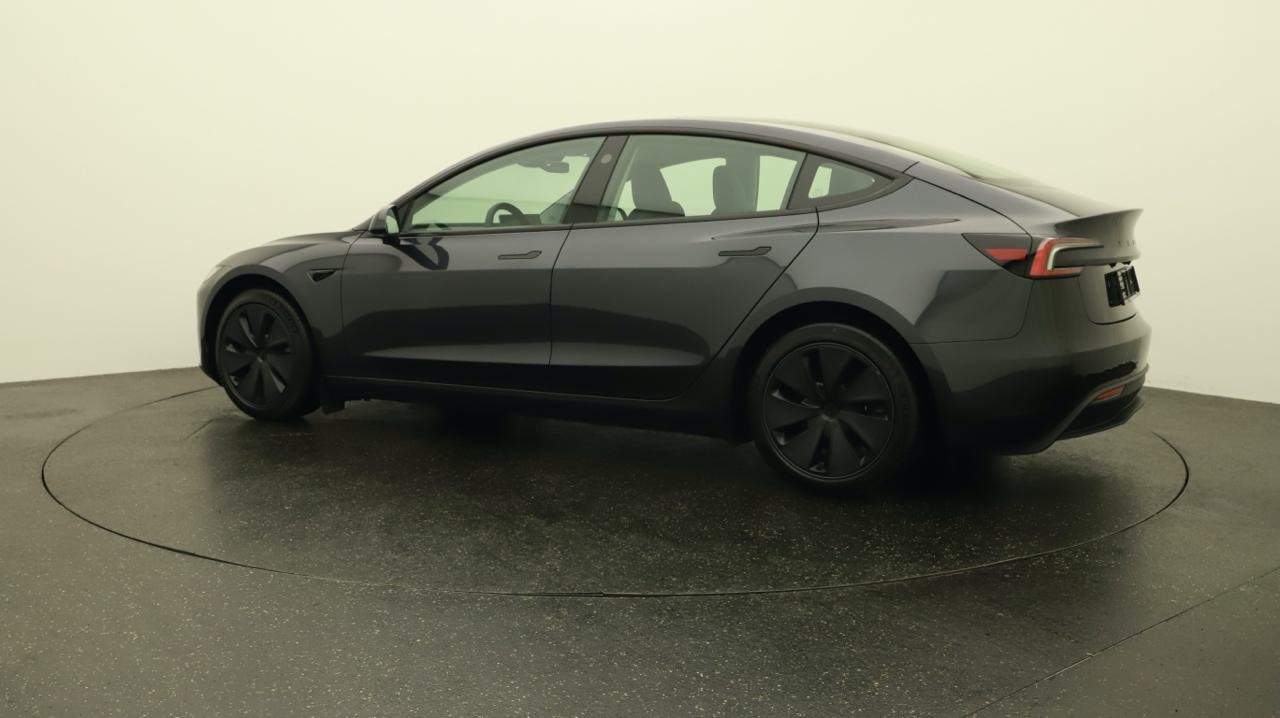 TESLA Model 3 Long Range Dual Motor AWD-showroom-element-2