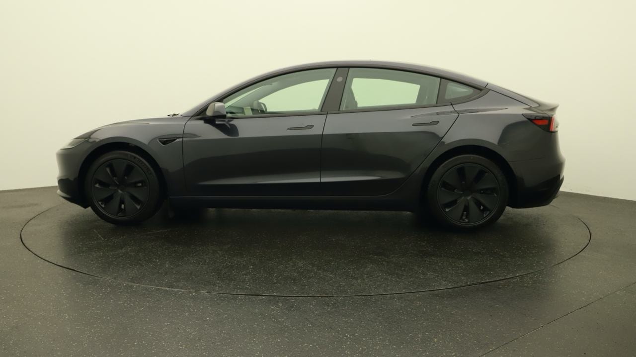 TESLA Model 3 Long Range Dual Motor AWD-showroom-element-1