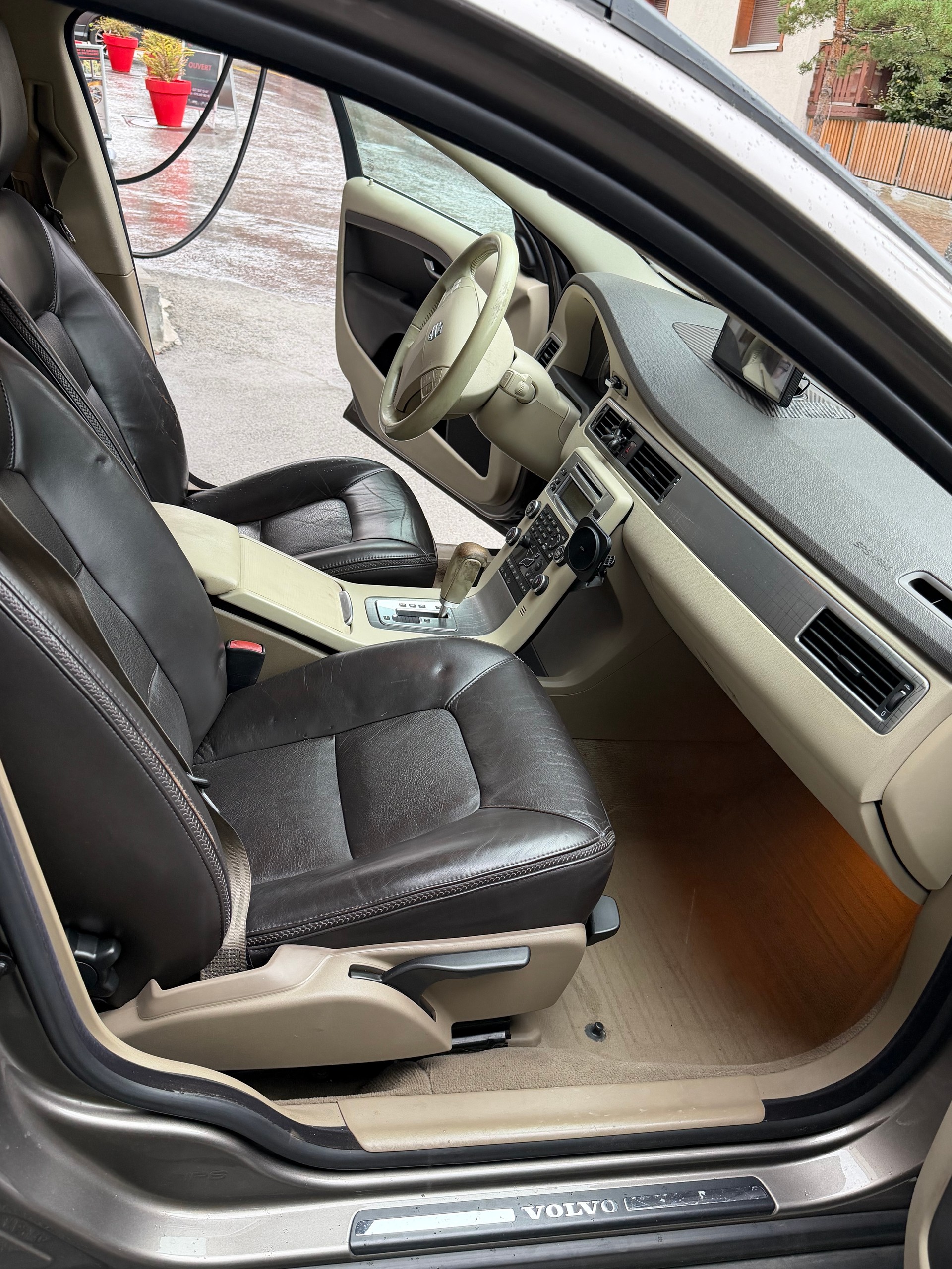 VOLVO XC70 2.4 D5 AWD Summum Geartronic-image-4