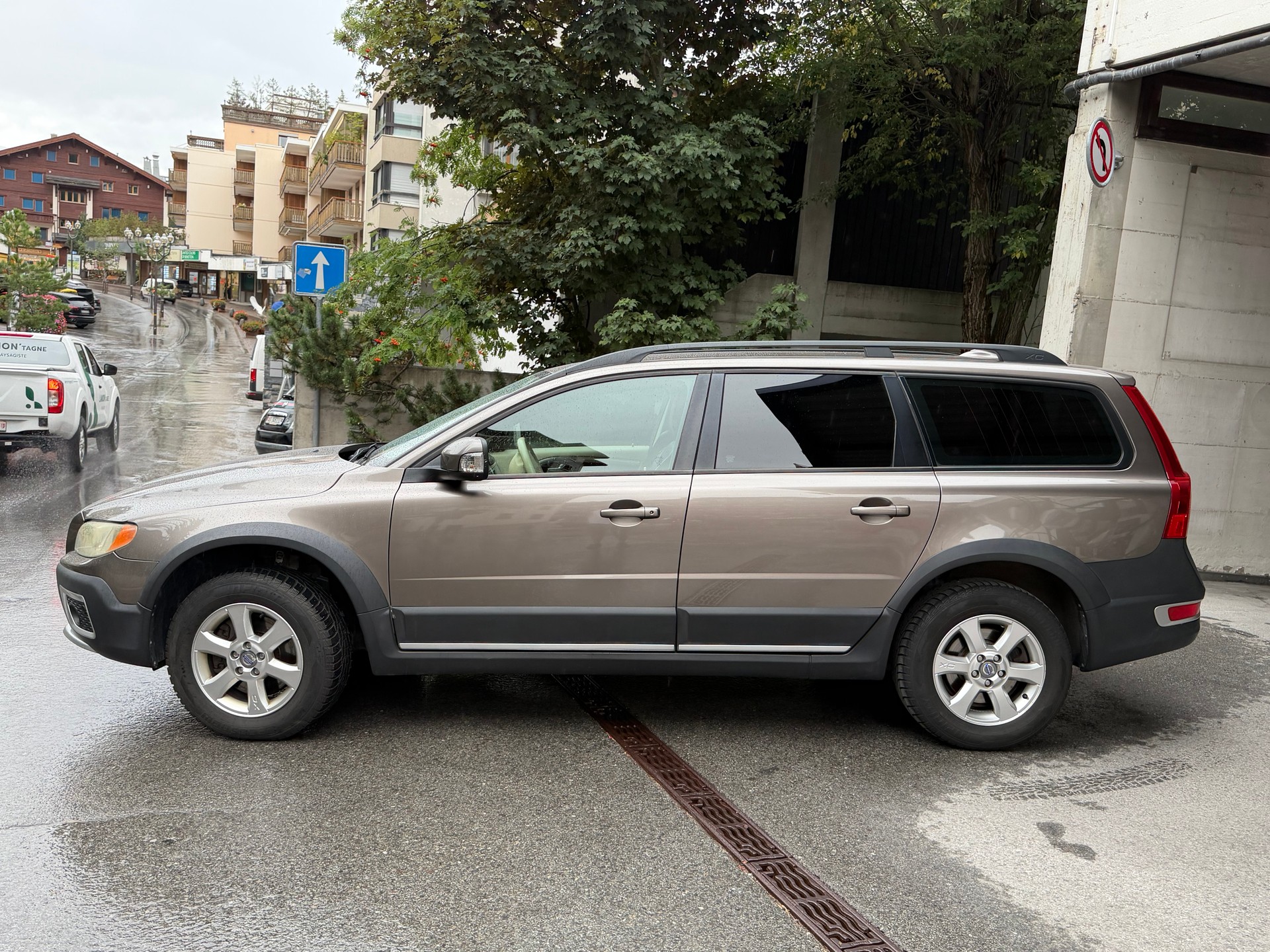 VOLVO XC70 2.4 D5 AWD Summum Geartronic-image-3