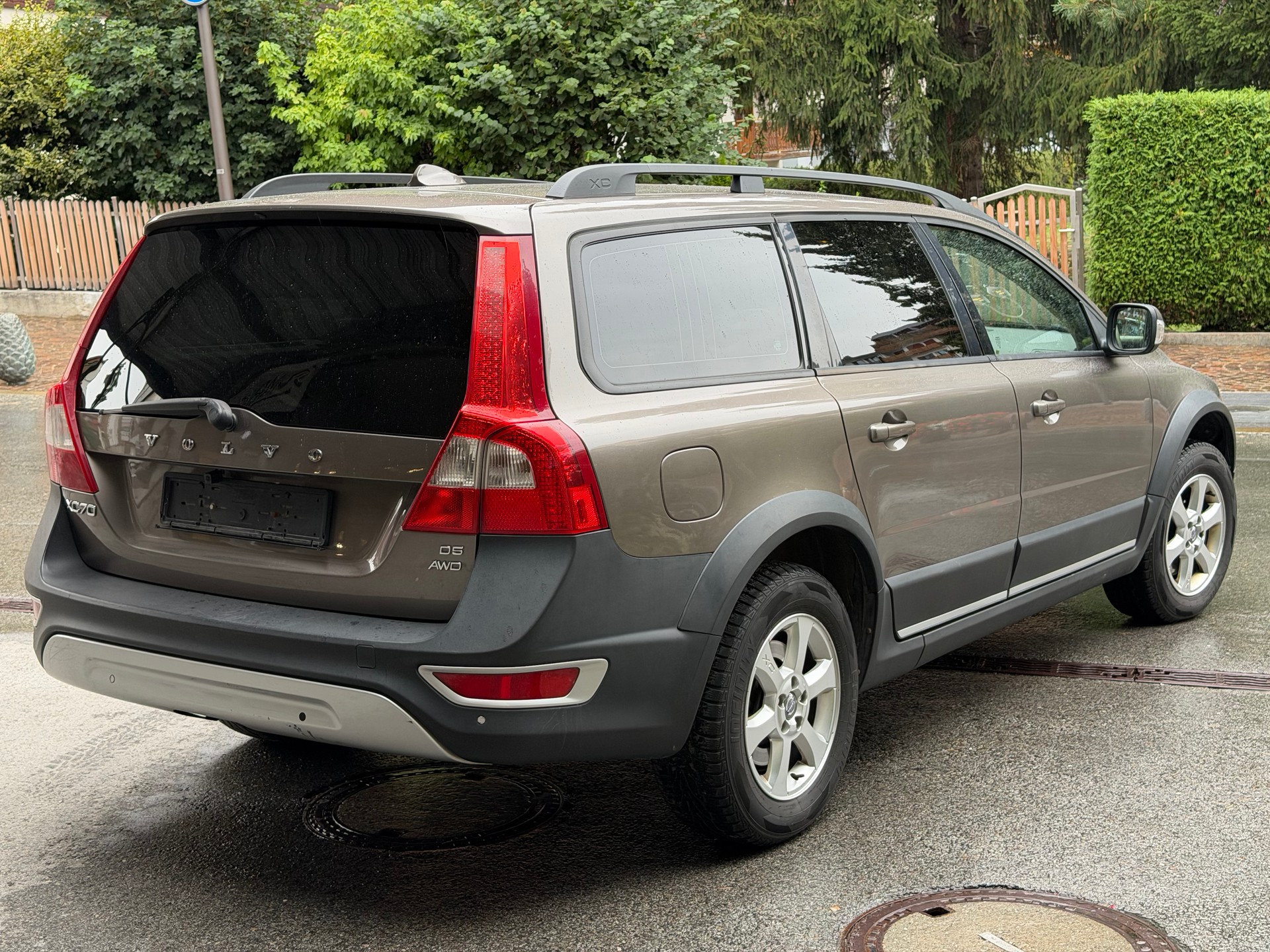 VOLVO XC70 2.4 D5 AWD Summum Geartronic-image-1