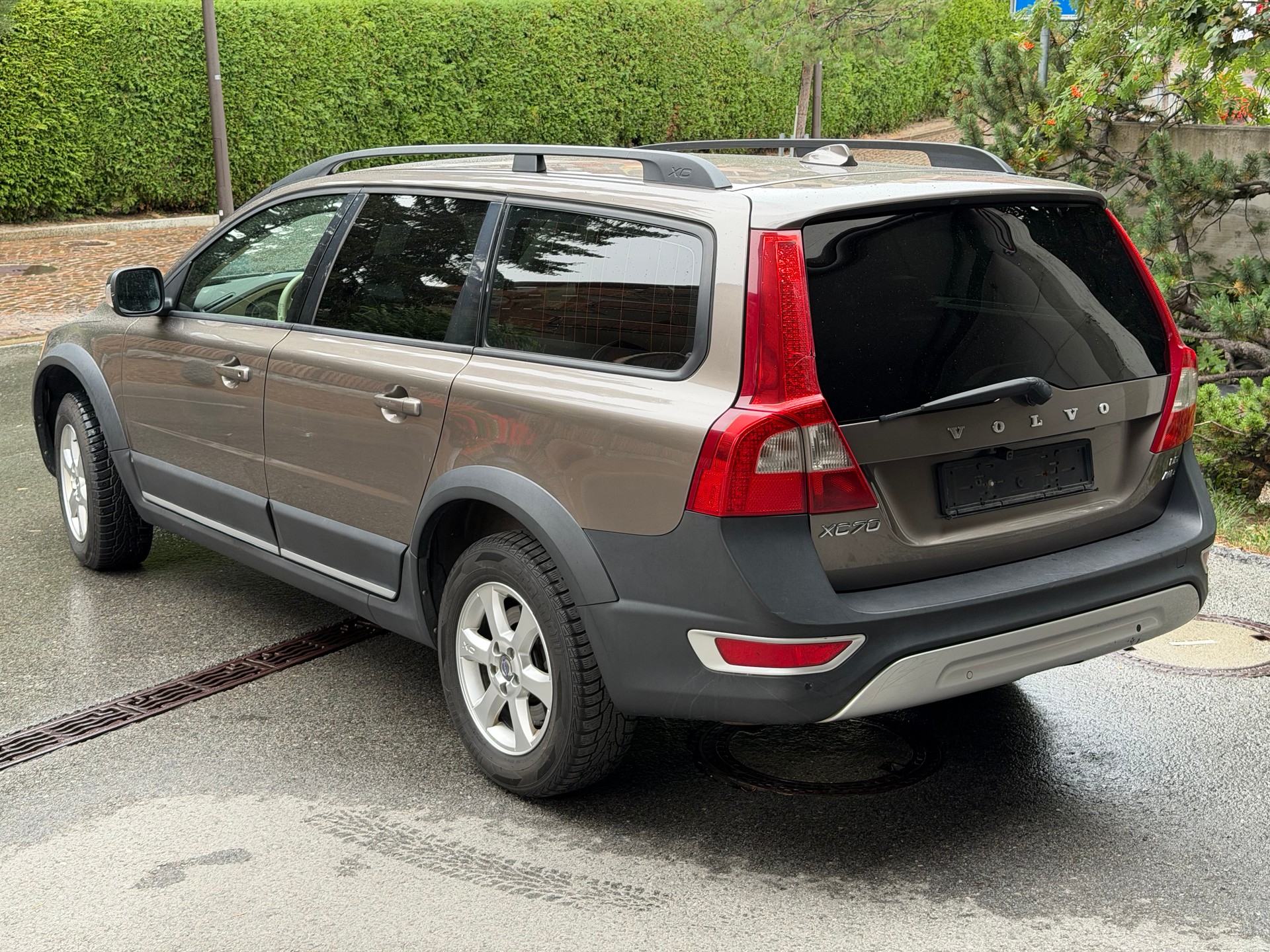 VOLVO XC70 2.4 D5 AWD Summum Geartronic-image-2