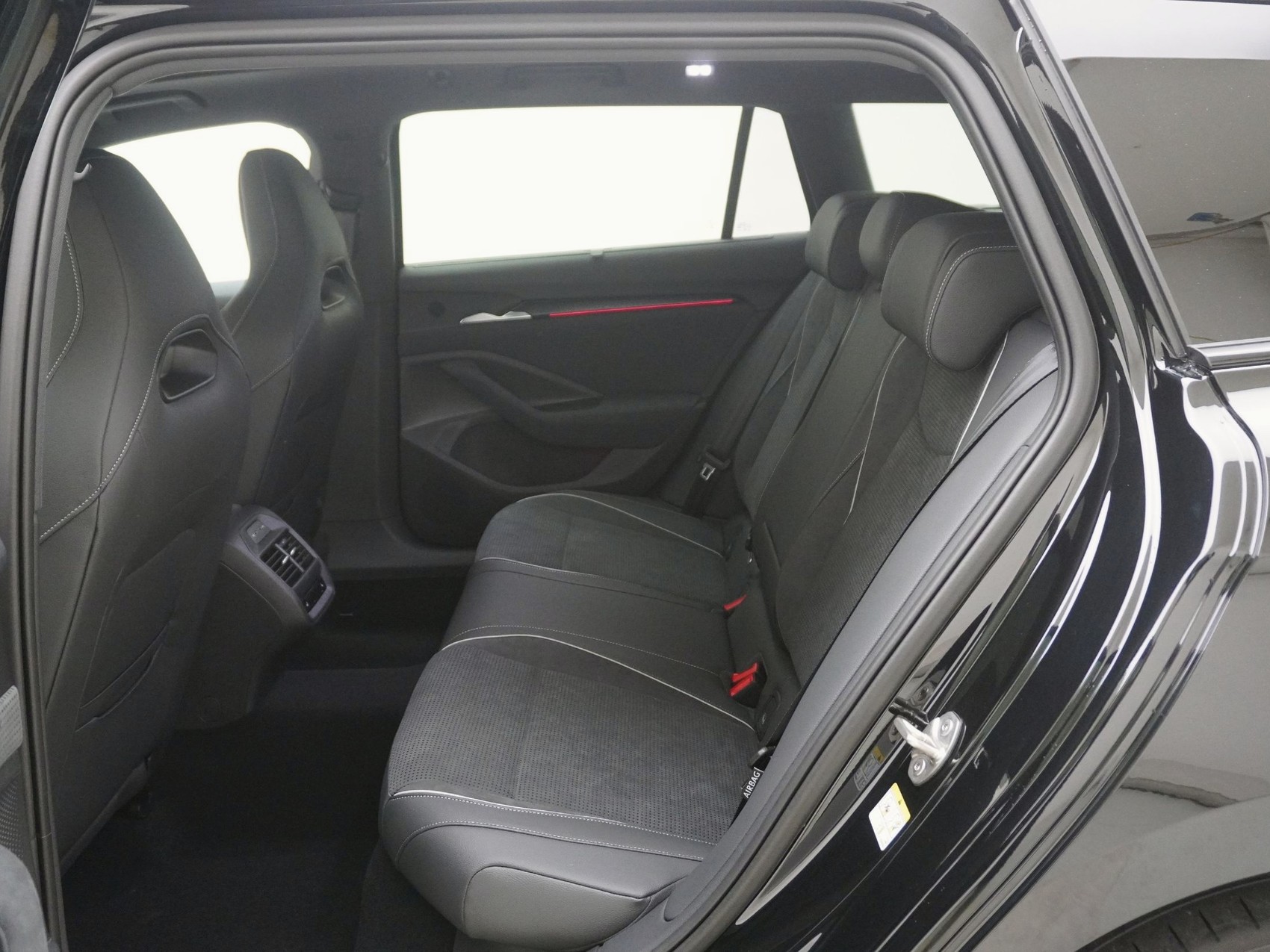SKODA Superb 2.0 TDI Sportline 4x4 DSG-image-14