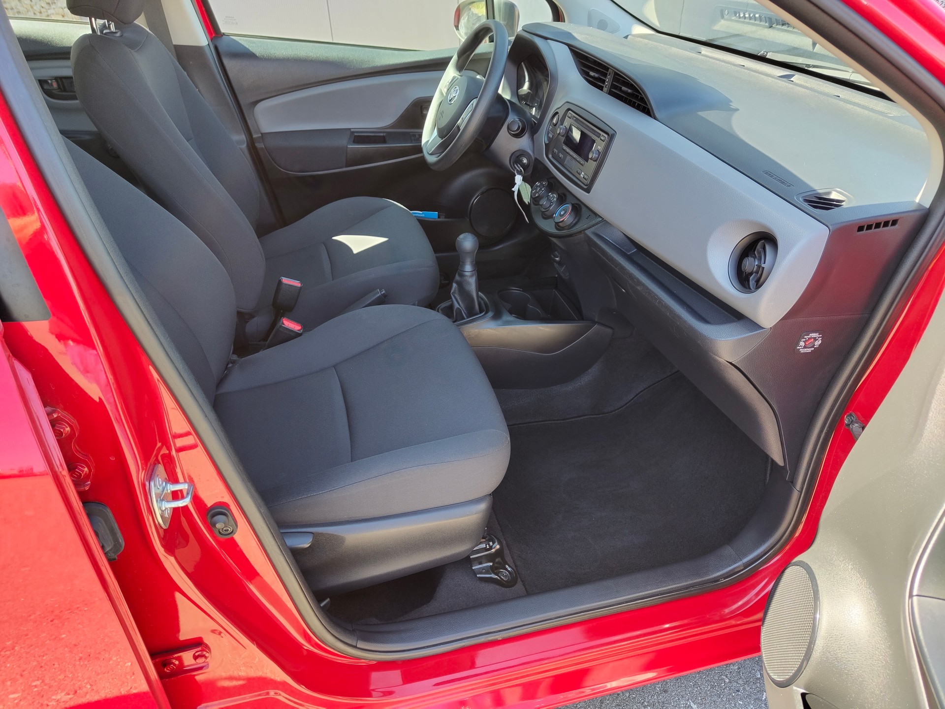 TOYOTA Yaris 1.0 Active-image-3