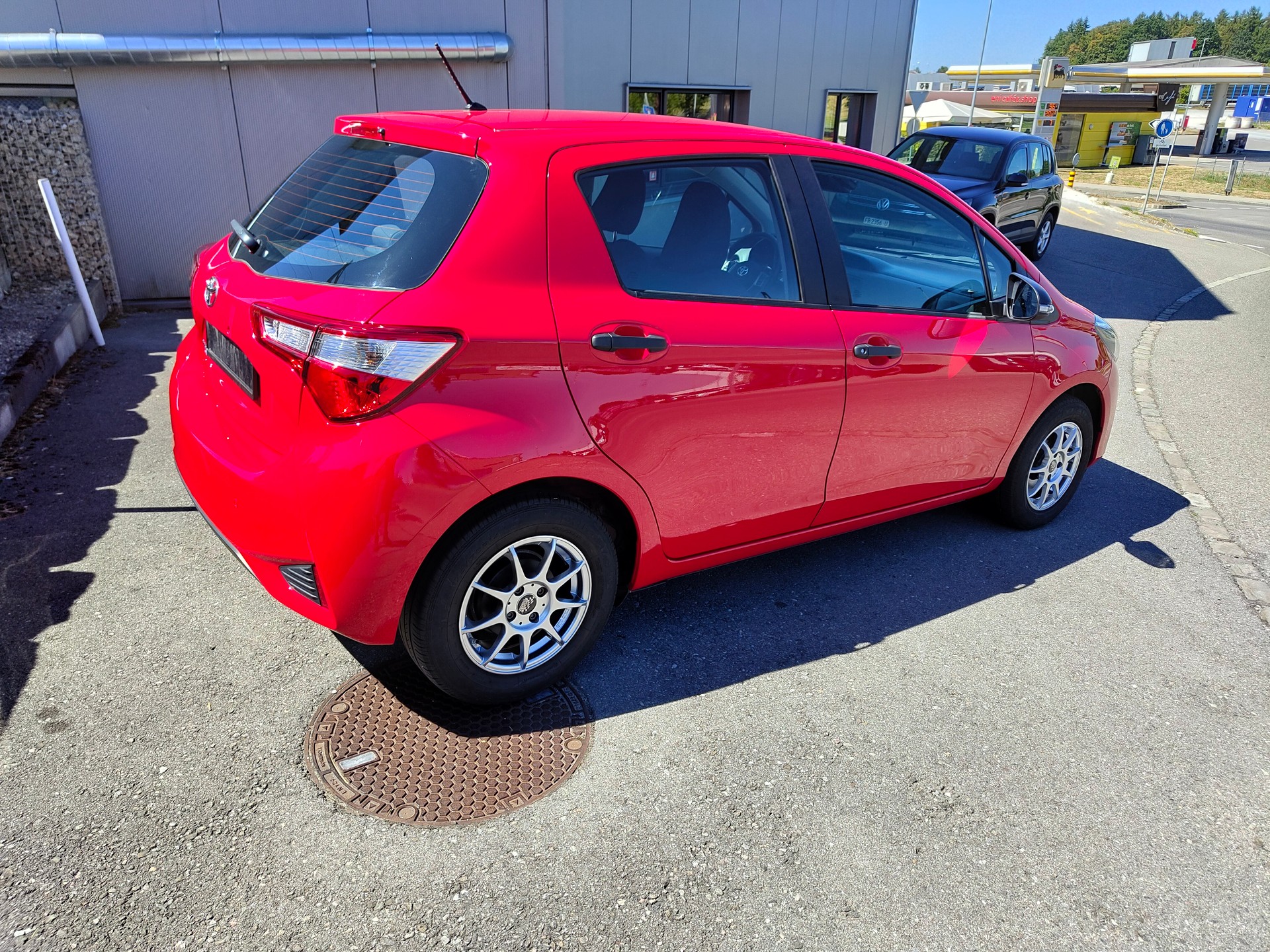 TOYOTA Yaris 1.0 Active-image-2