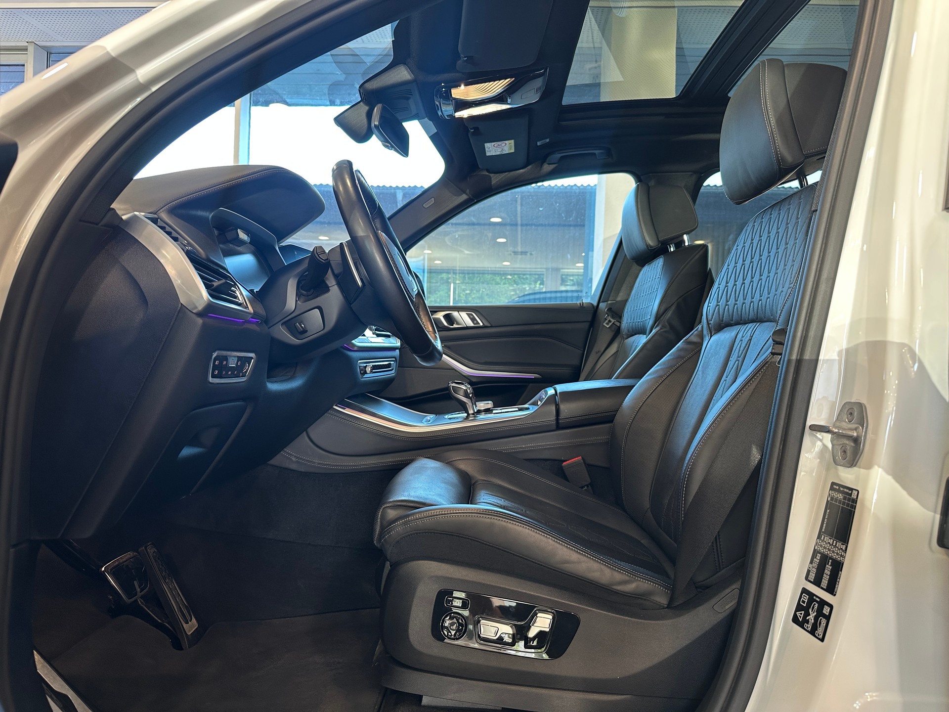 BMW X5 xDrive M50d Steptronic-image-14