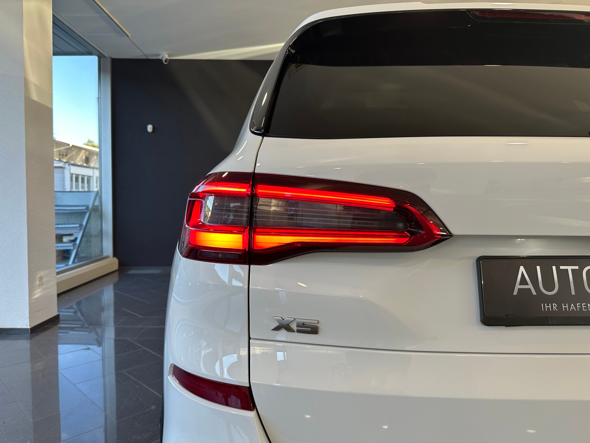BMW X5 xDrive M50d Steptronic-image-9