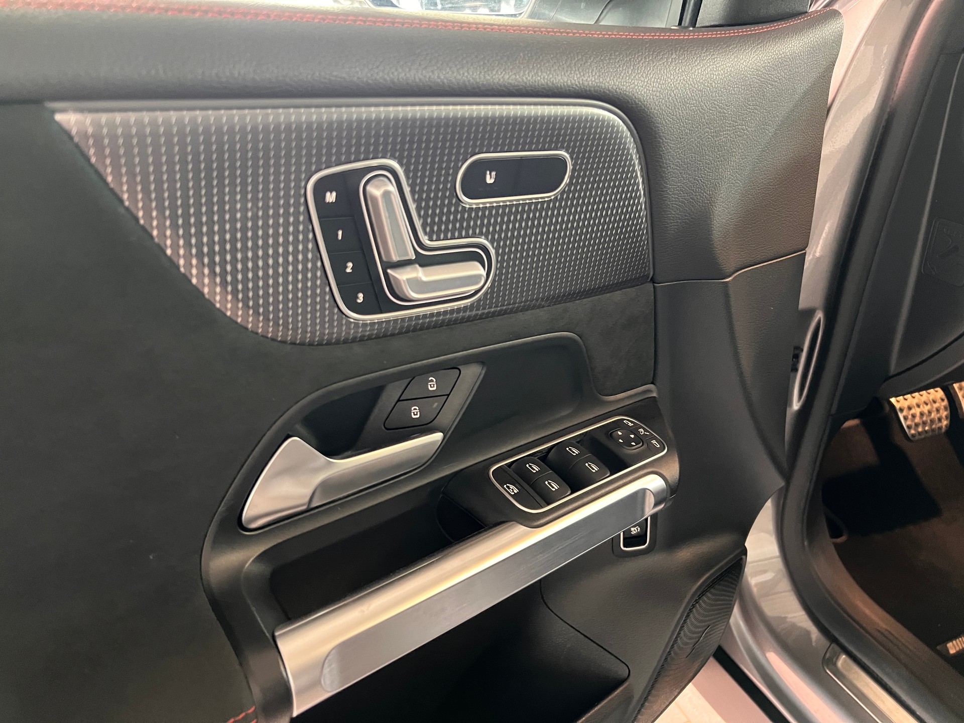 MERCEDES-BENZ EQB 350 AMG Line 4Matic-image-11