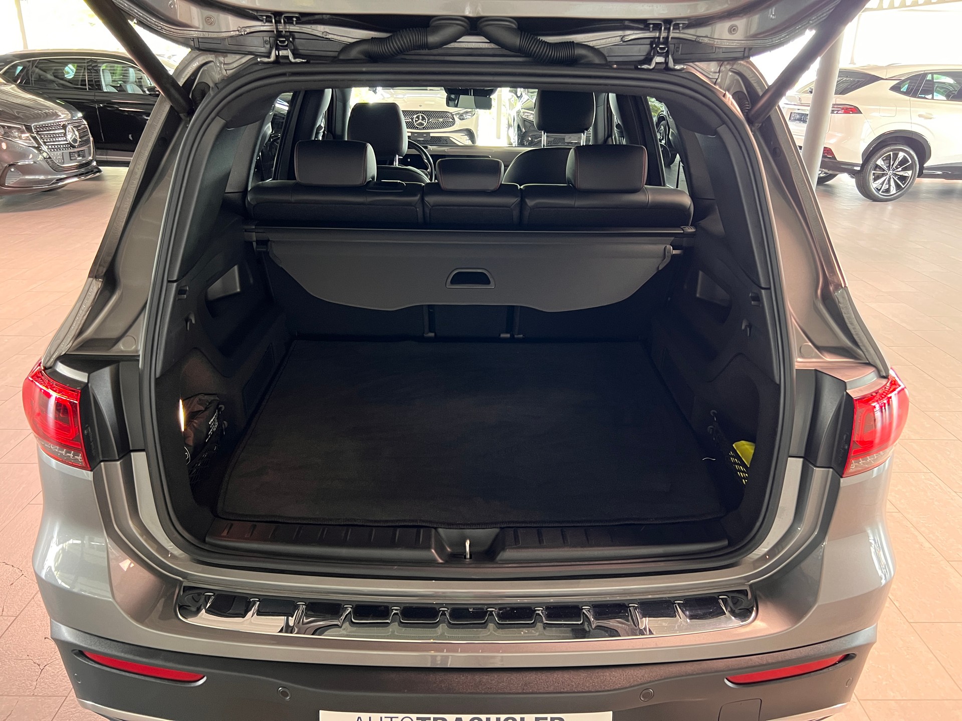 MERCEDES-BENZ EQB 350 AMG Line 4Matic-image-5
