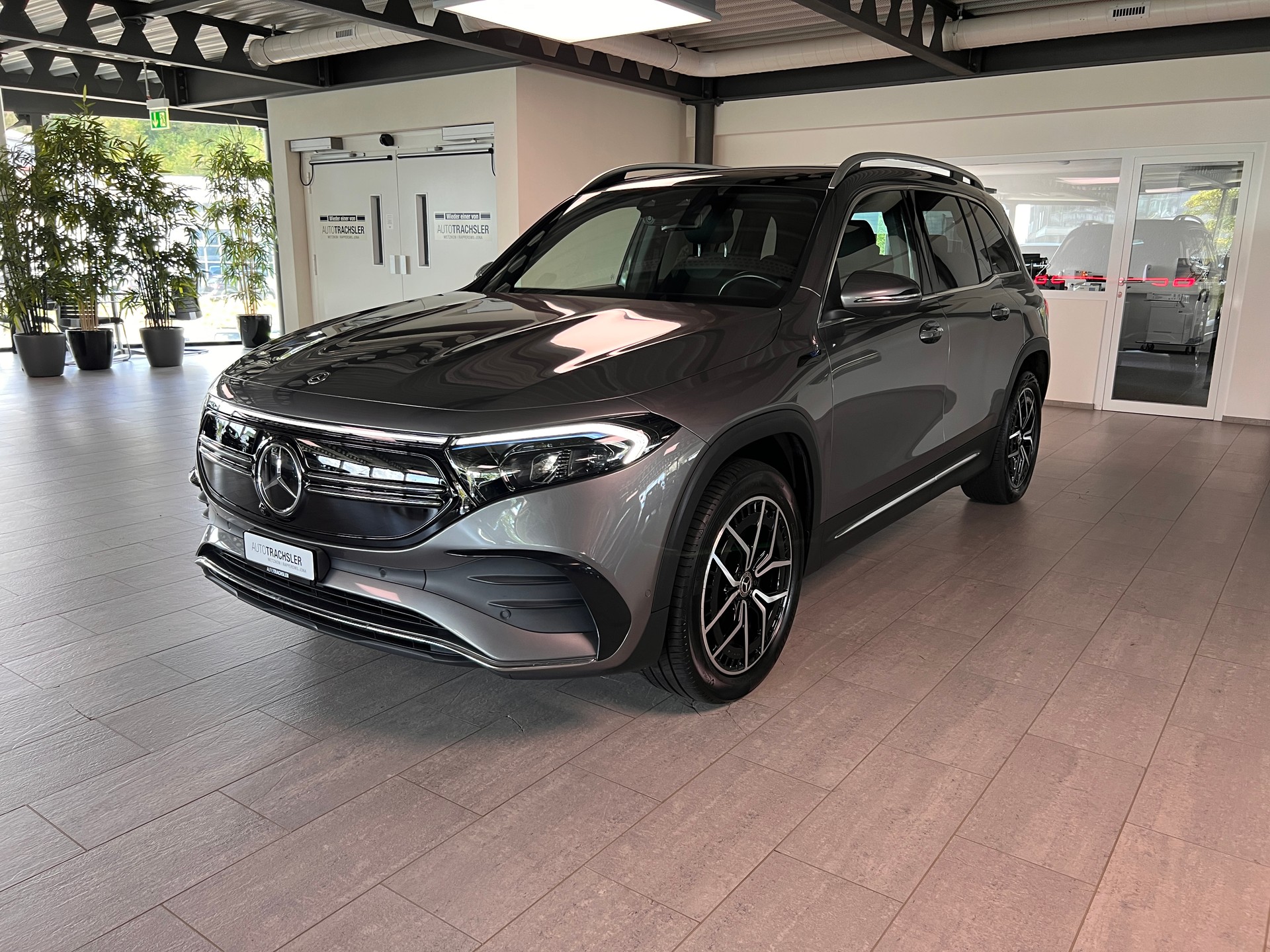 MERCEDES-BENZ EQB 350 AMG Line 4Matic-image-3