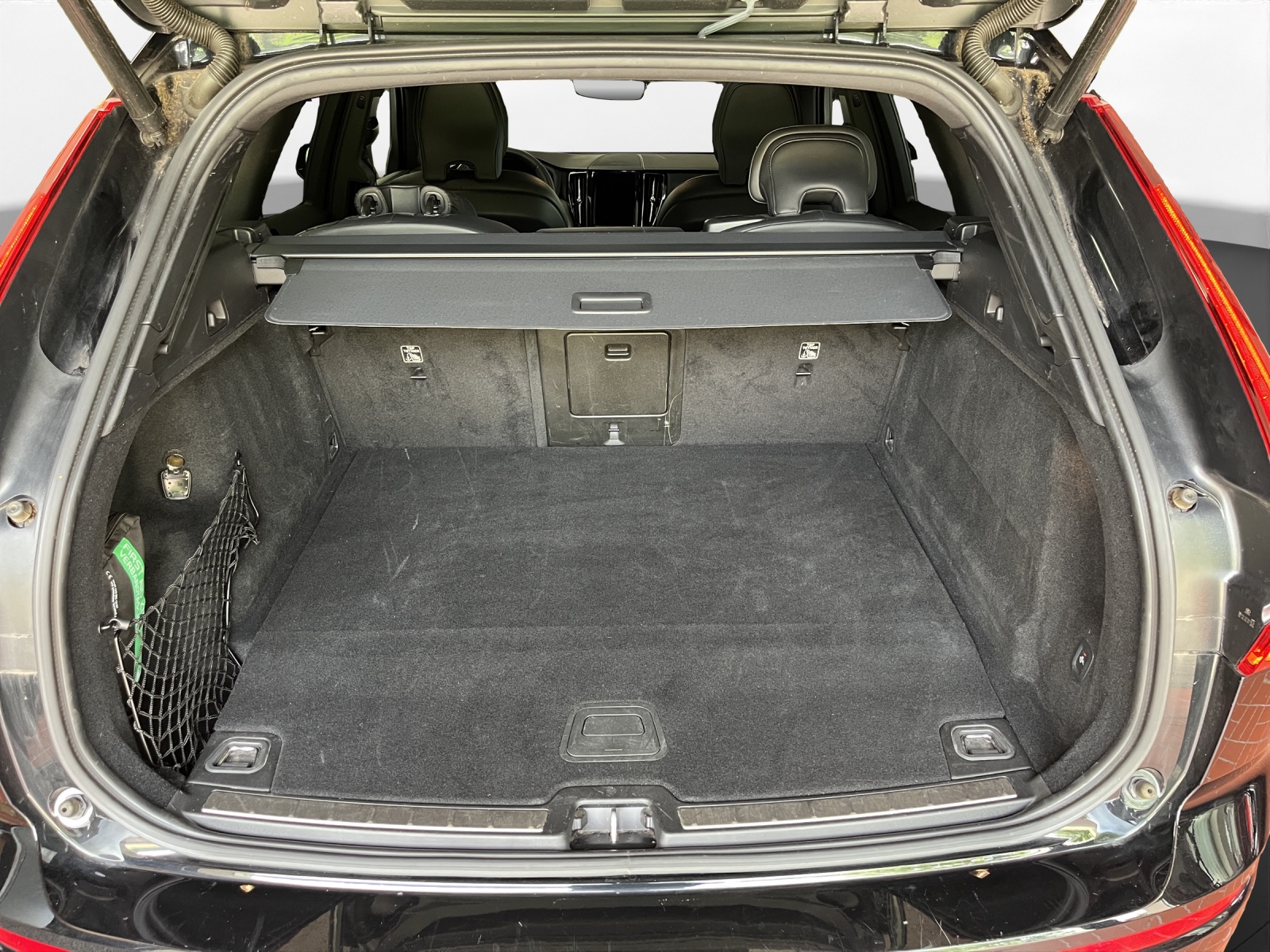 VOLVO XC60 T8 eAWD PluginHybrid Ultimate Dark Geartronic-image-11