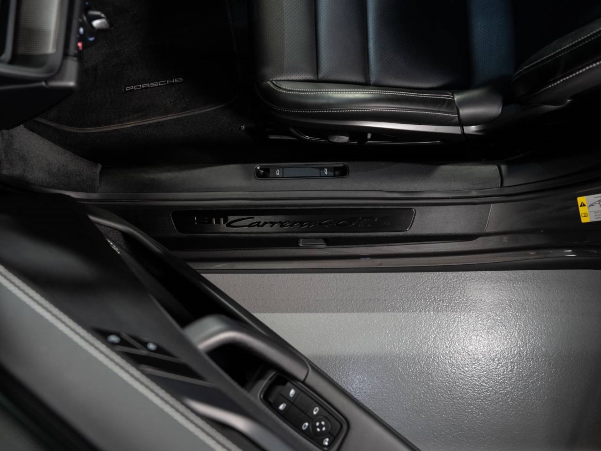 PORSCHE 911 Carrera 4 GTS-image-16