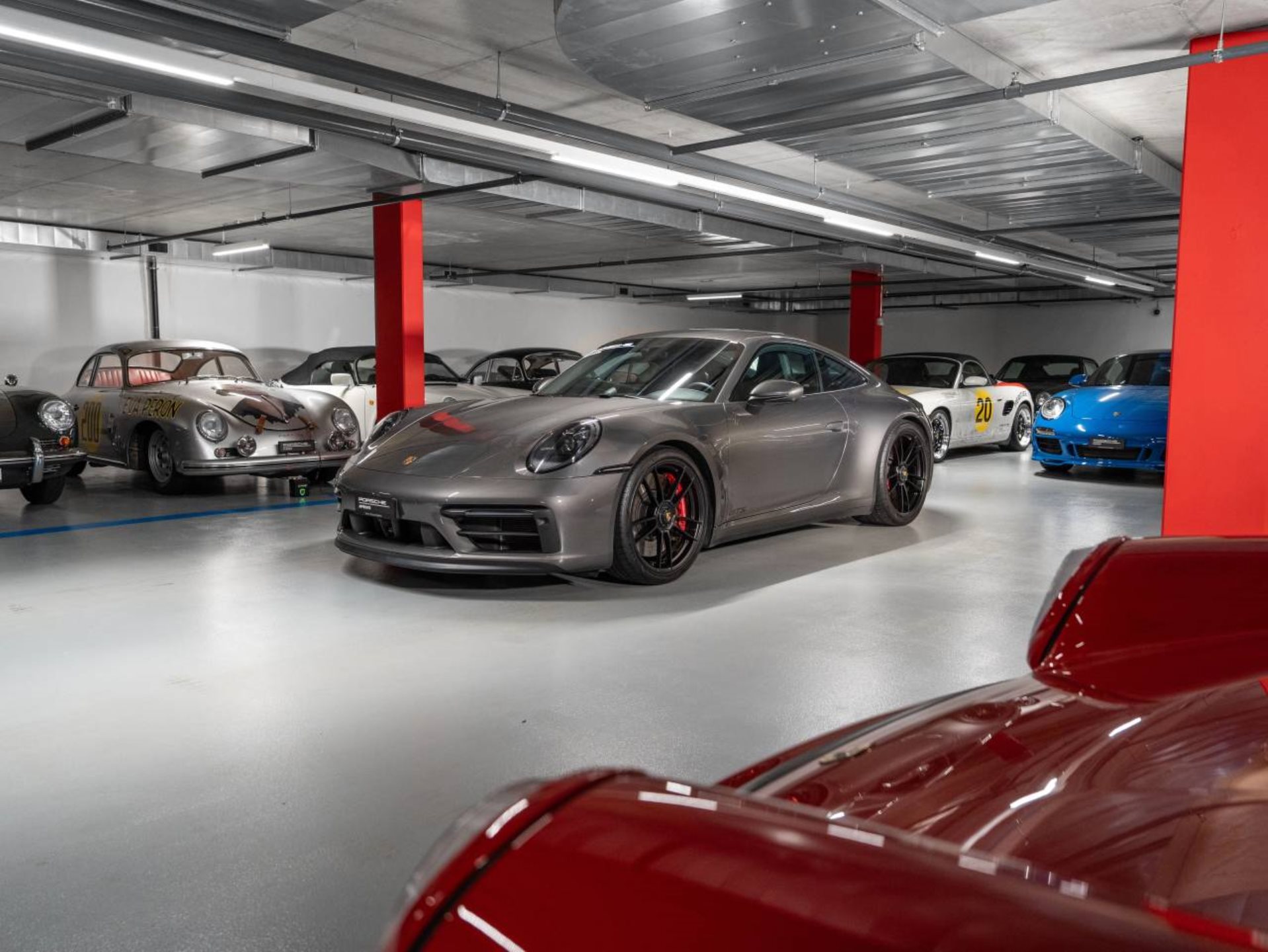 PORSCHE 911 Carrera 4 GTS-image-0