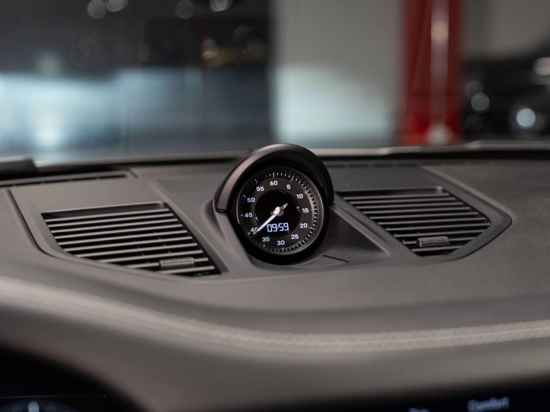 PORSCHE 911 Carrera 4 GTS-image-9