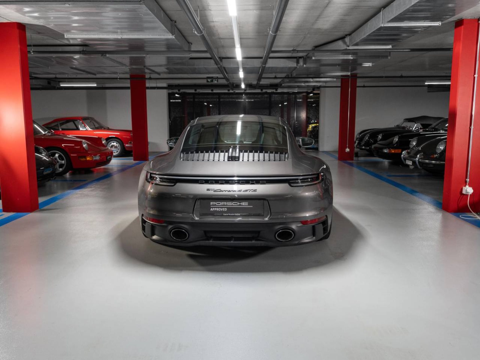 PORSCHE 911 Carrera 4 GTS-image-7