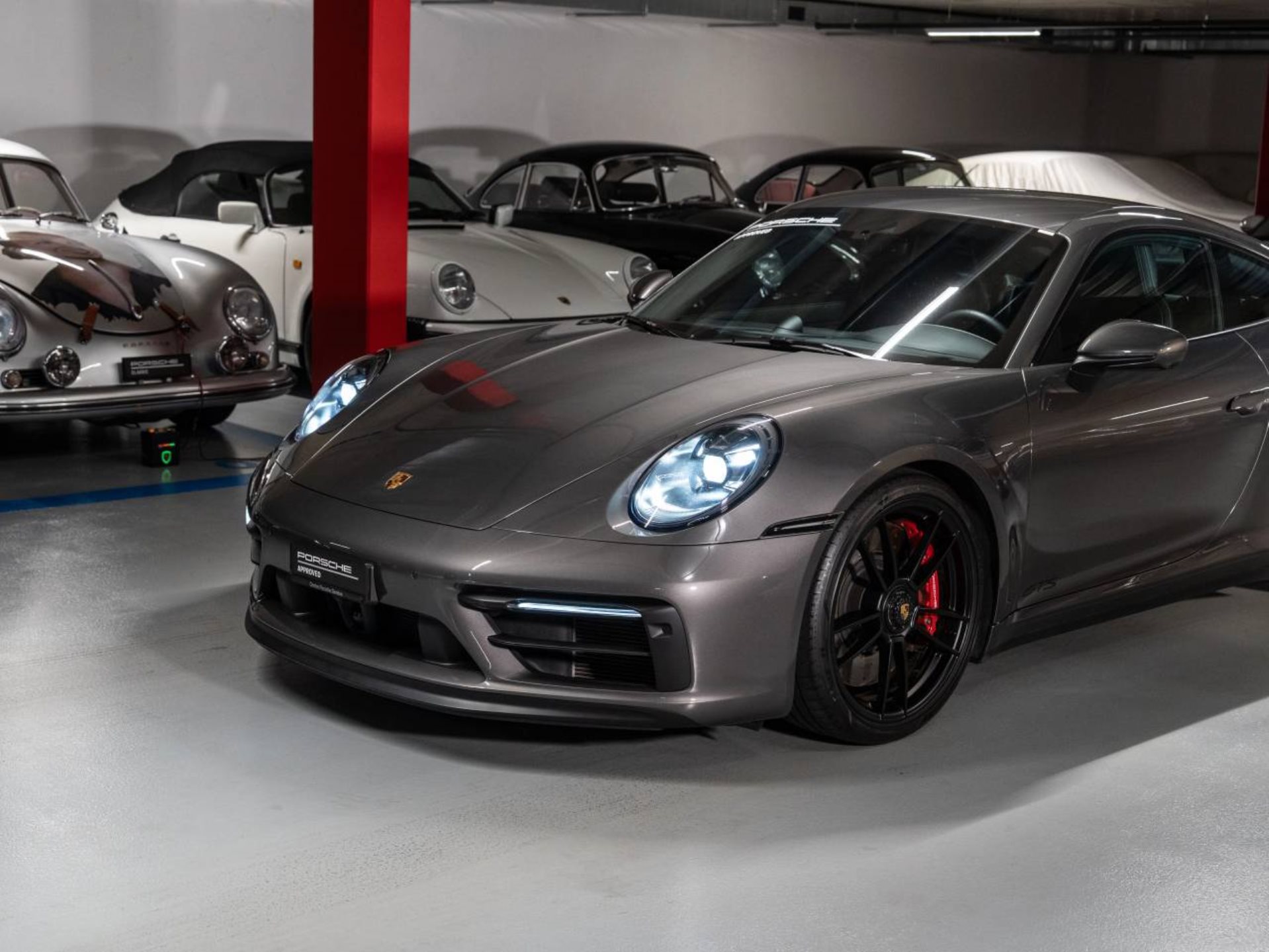 PORSCHE 911 Carrera 4 GTS-image-19