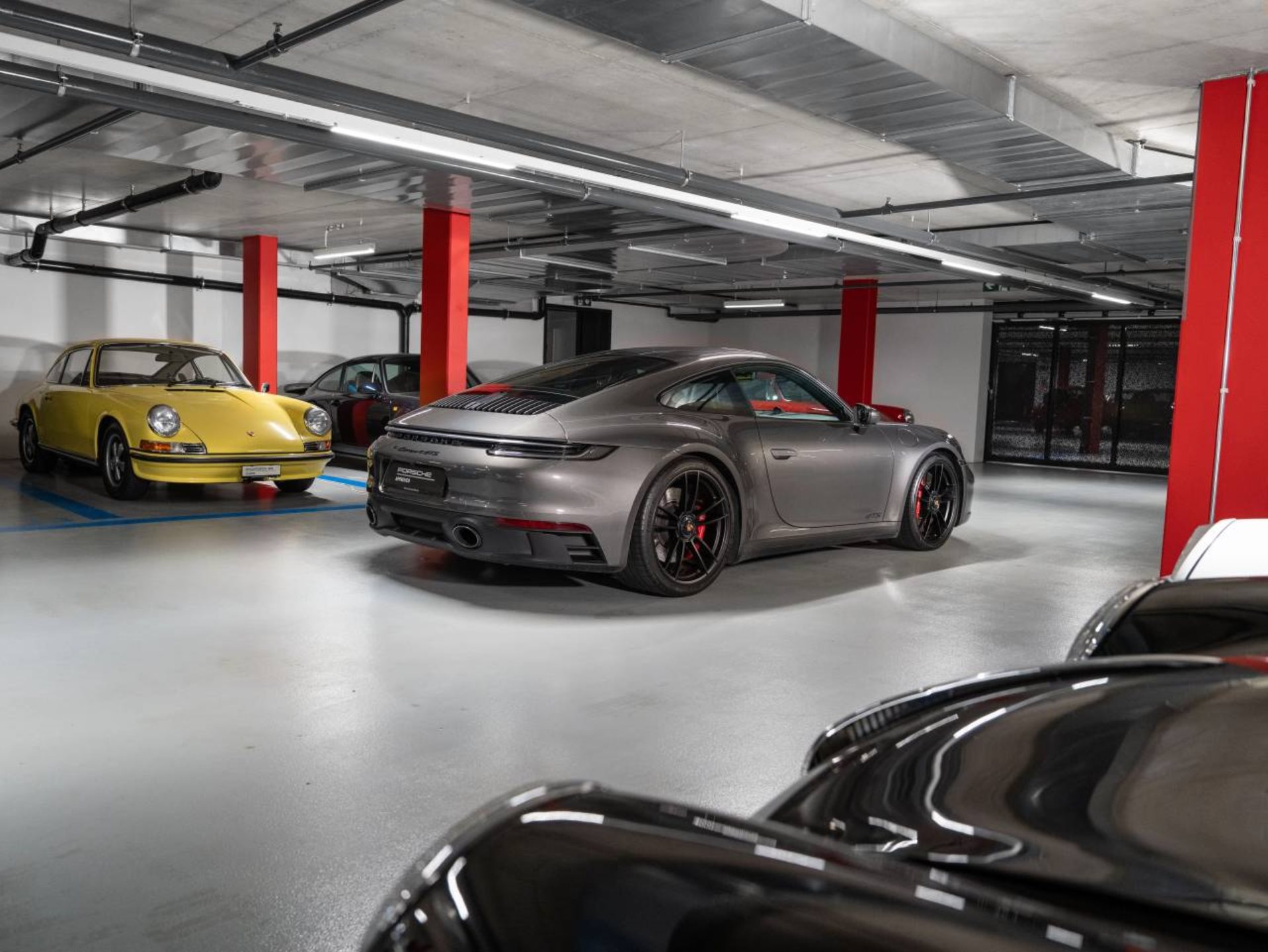 PORSCHE 911 Carrera 4 GTS-image-5