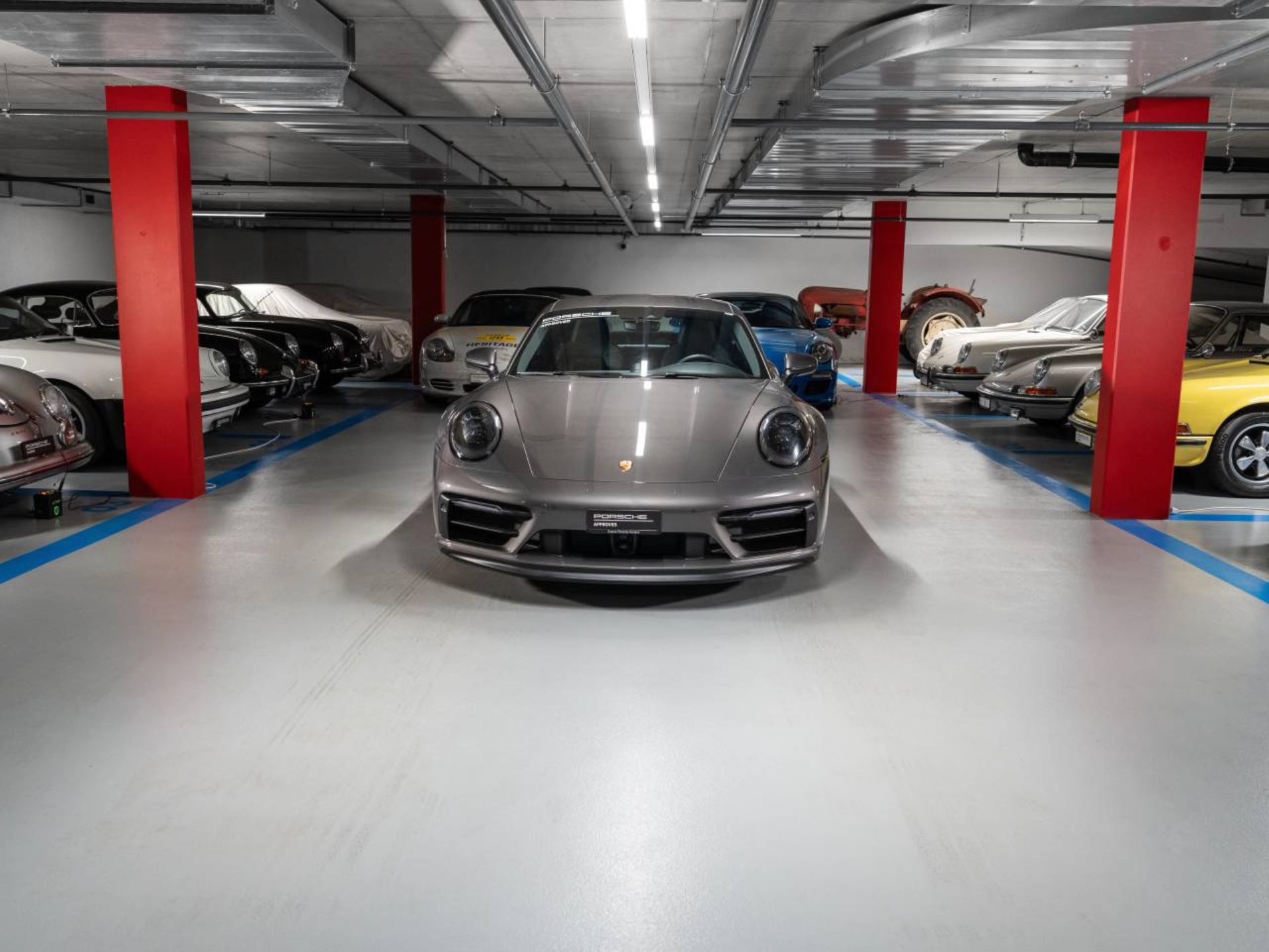 PORSCHE 911 Carrera 4 GTS-image-6