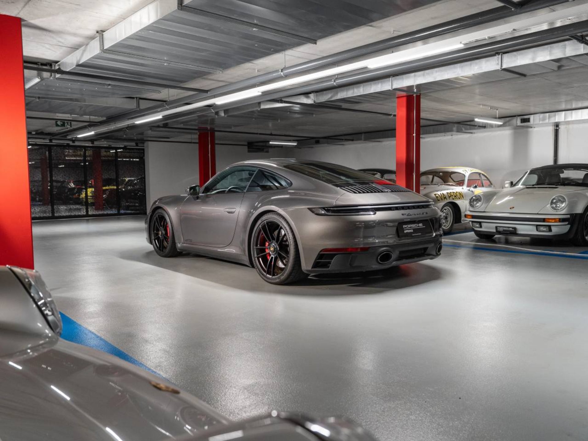 PORSCHE 911 Carrera 4 GTS-image-1