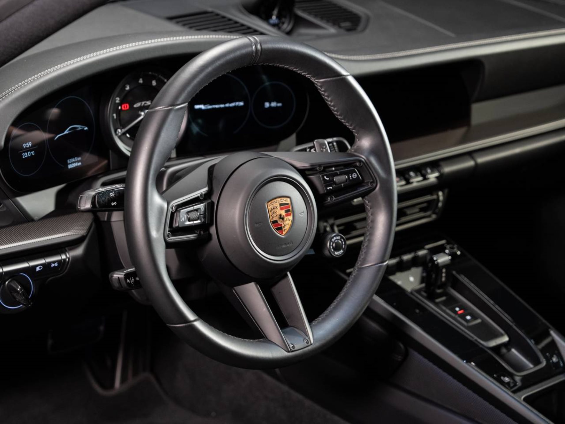 PORSCHE 911 Carrera 4 GTS-image-8