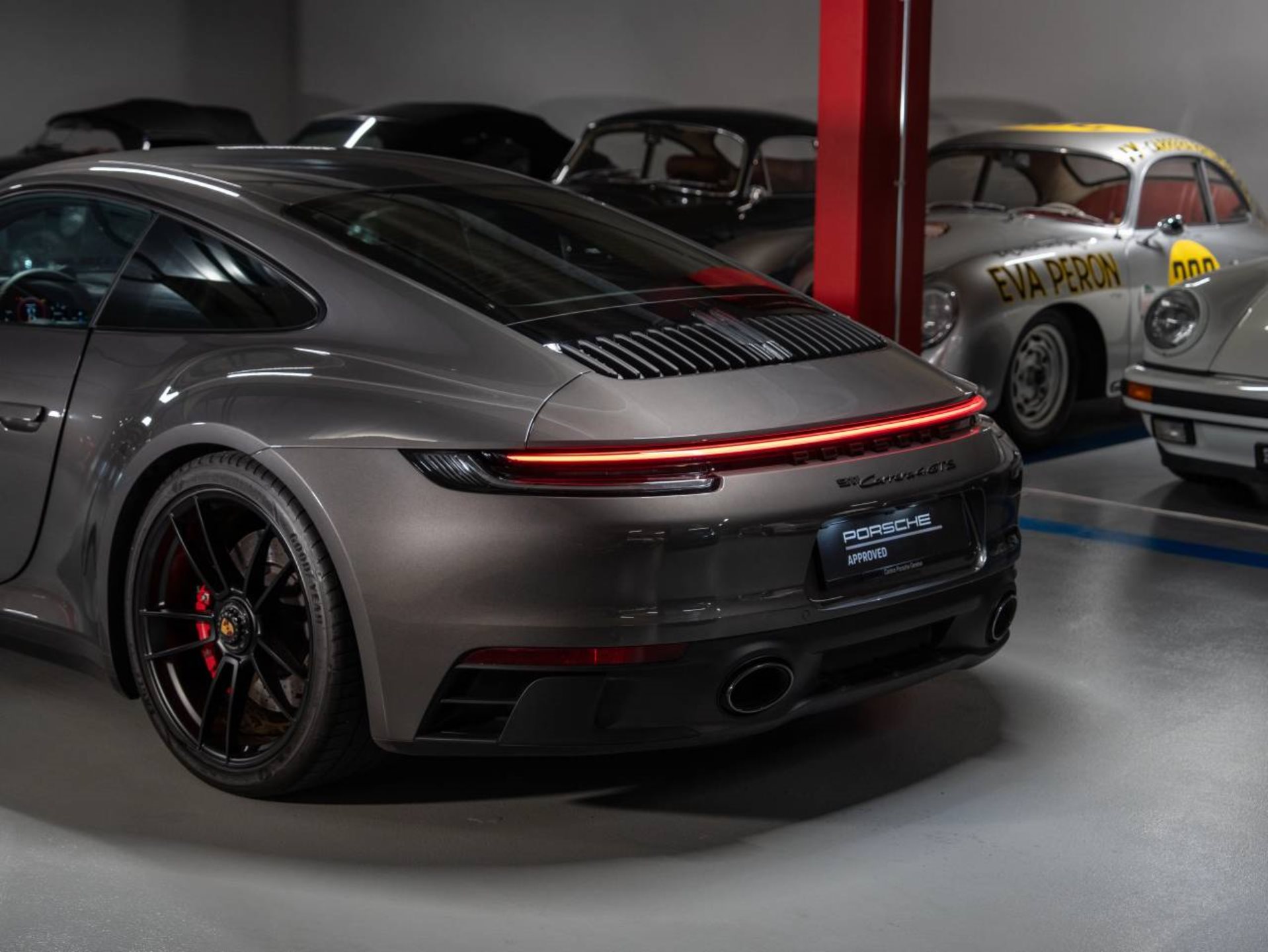 PORSCHE 911 Carrera 4 GTS-image-20