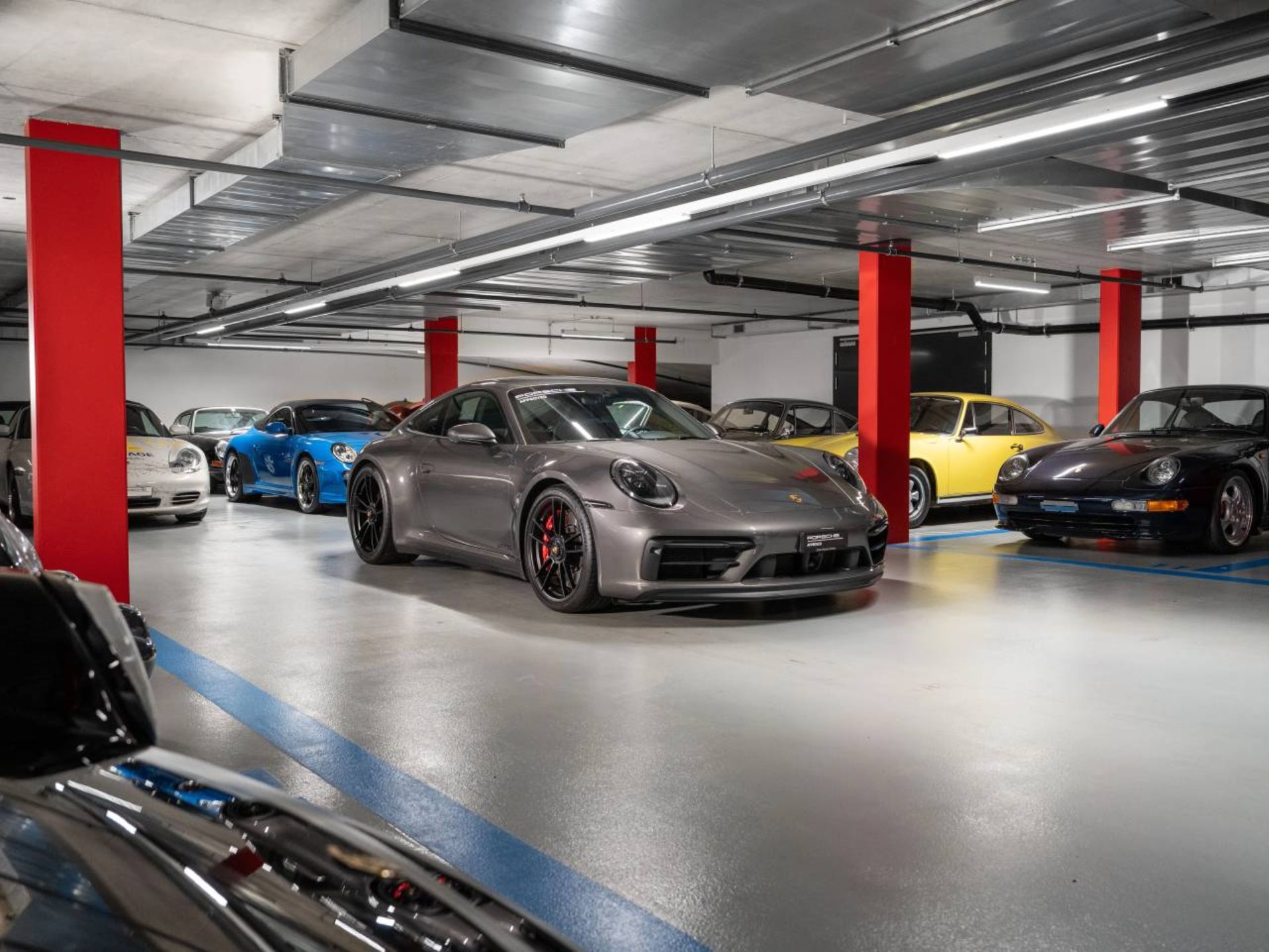 PORSCHE 911 Carrera 4 GTS-image-2