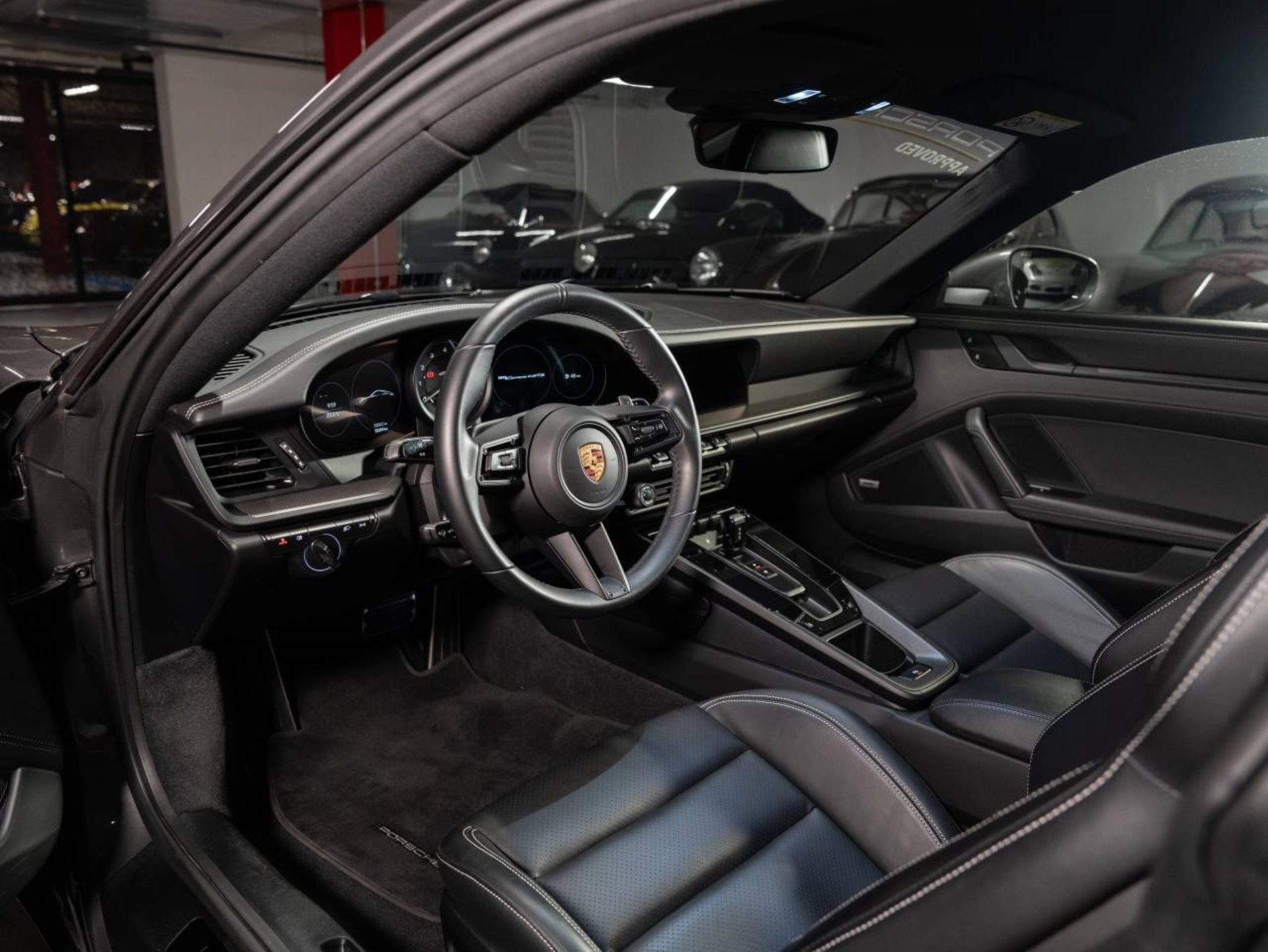 PORSCHE 911 Carrera 4 GTS-image-3