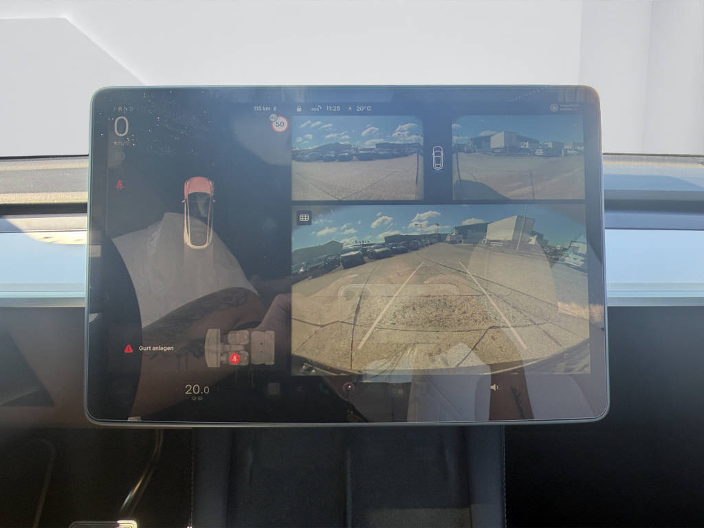 TESLA Model Y Long Range D 4x4-image-12
