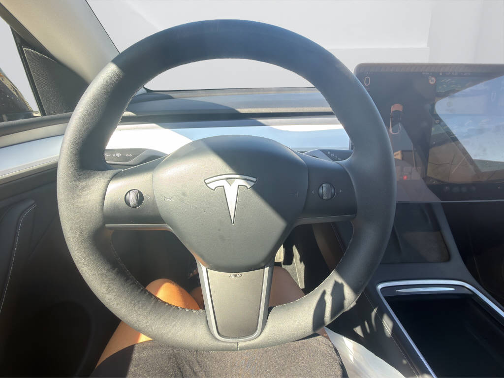 TESLA Model Y Long Range D 4x4-image-13
