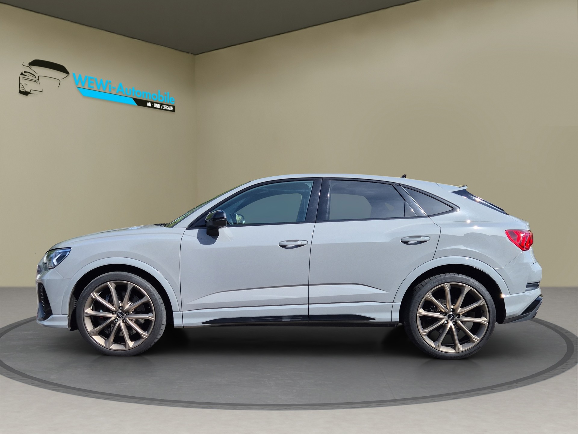 AUDI RS Q3 Sportback quattro S tronic-image-1
