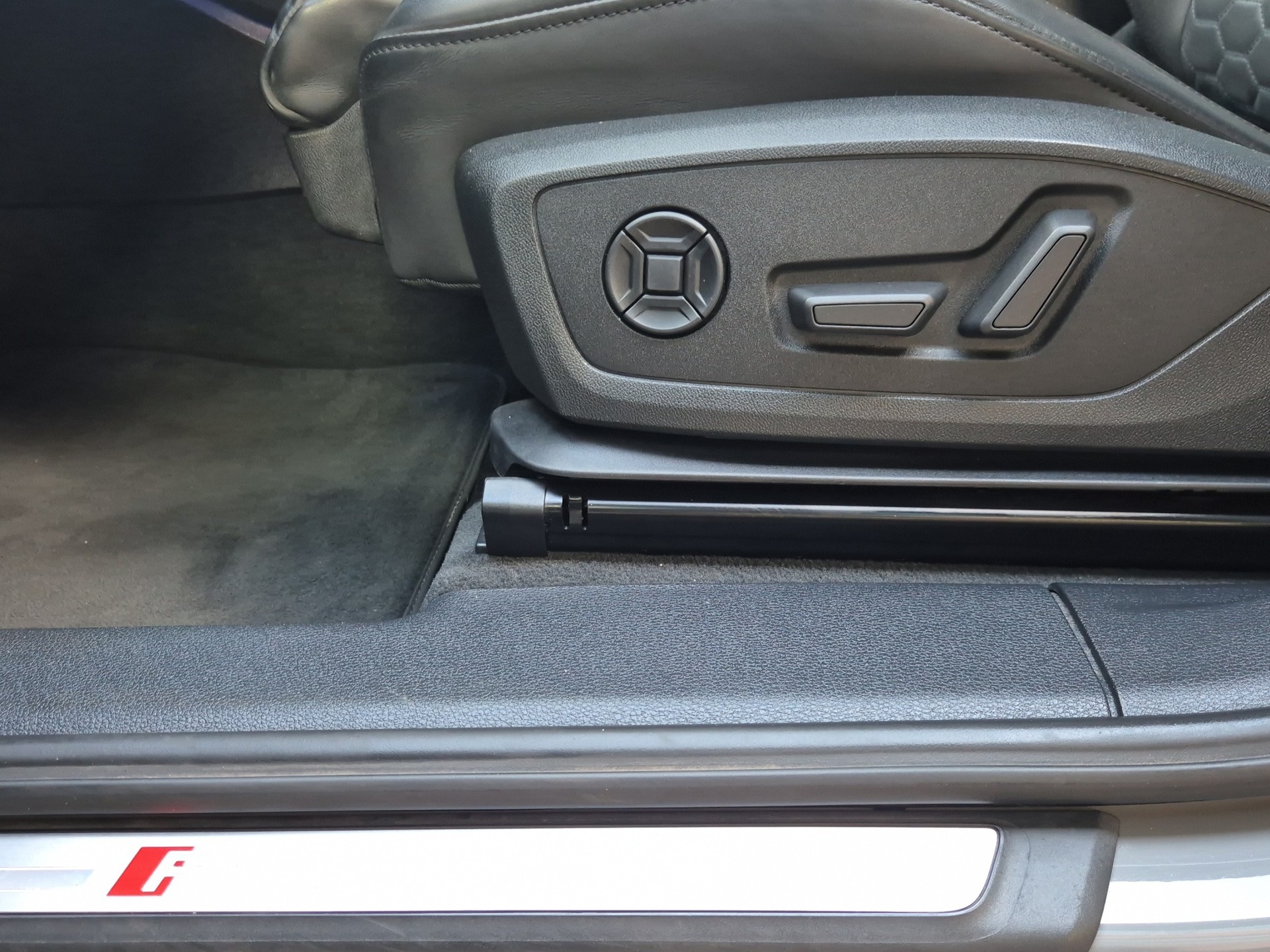 AUDI RS Q3 Sportback quattro S tronic-image-9