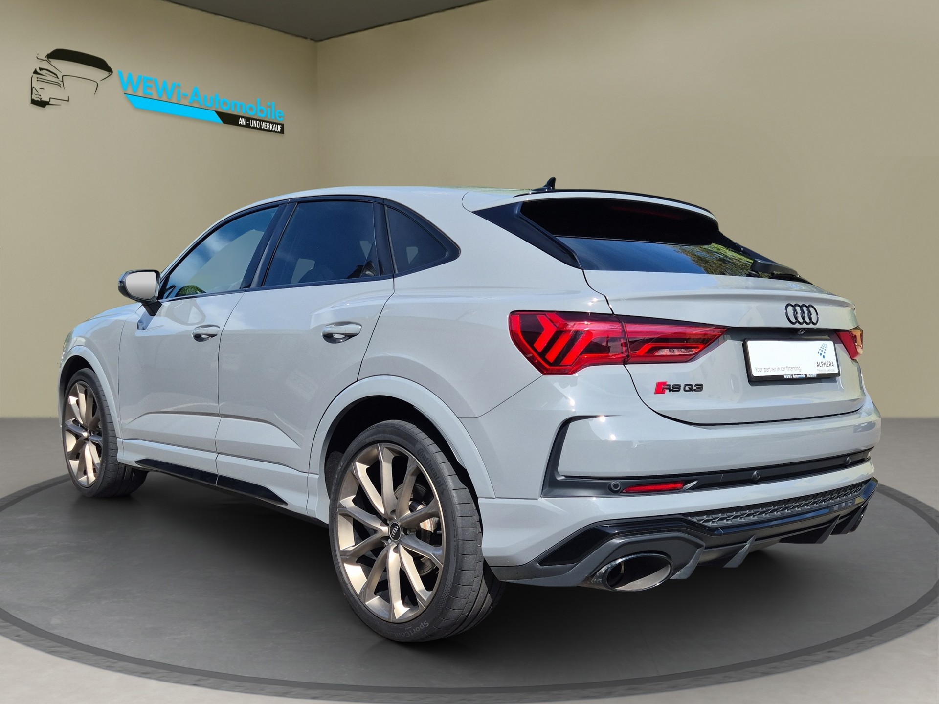 AUDI RS Q3 Sportback quattro S tronic-image-2