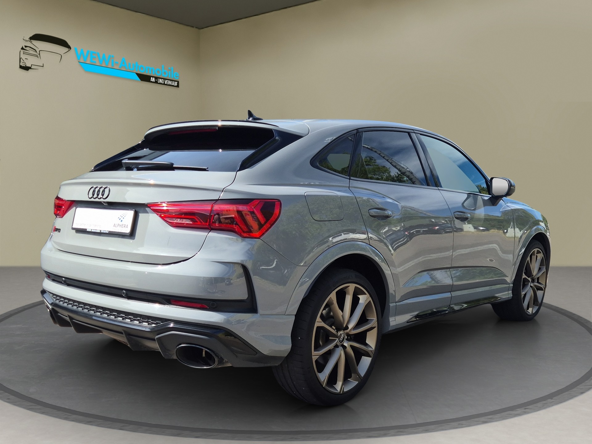 AUDI RS Q3 Sportback quattro S tronic-image-4