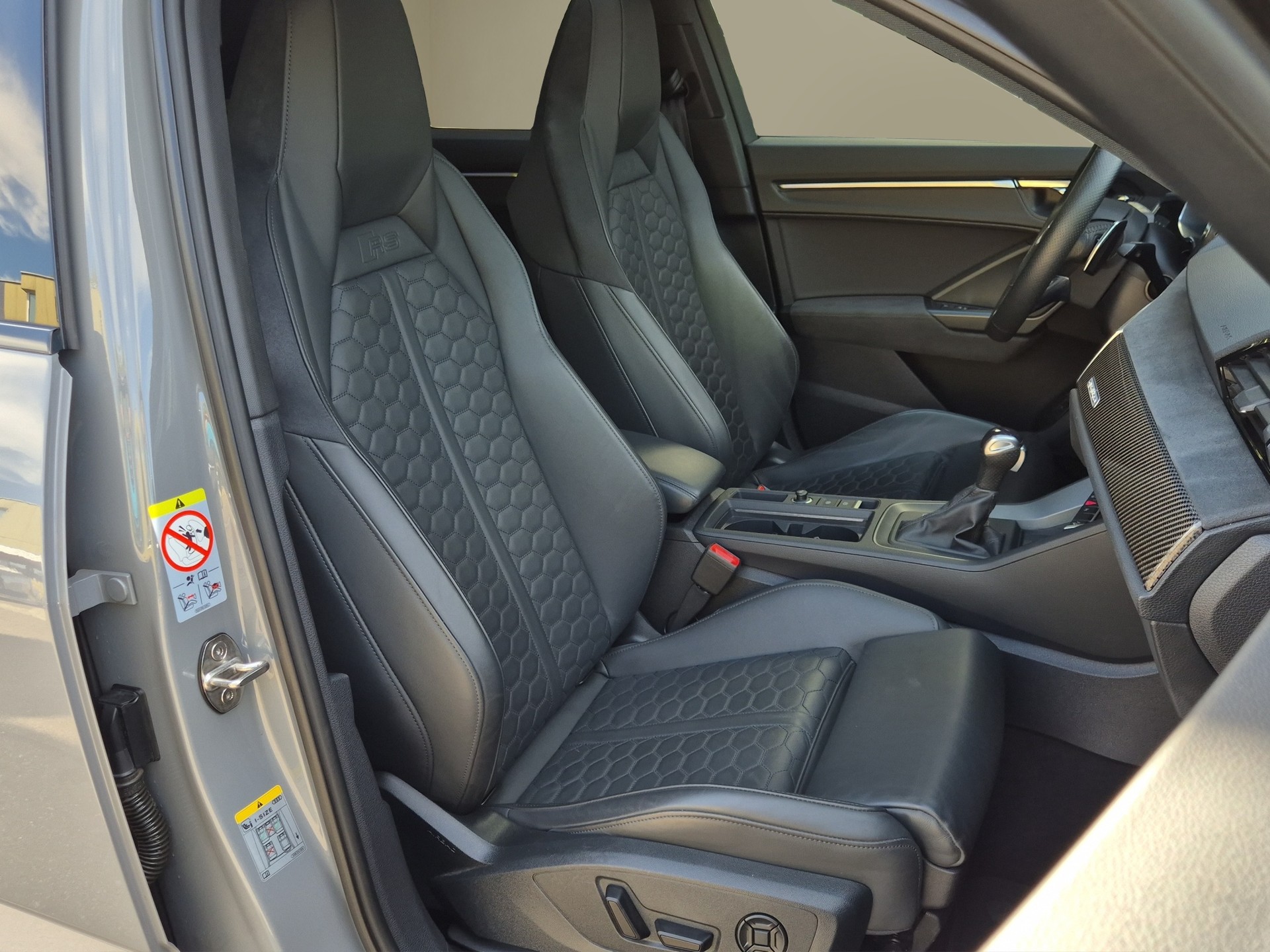 AUDI RS Q3 Sportback quattro S tronic-image-16