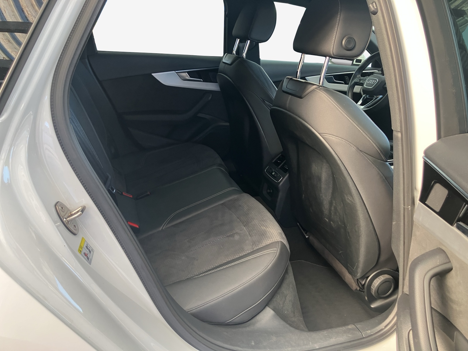 AUDI A4 Avant 45 TFSI S line S-tronic quattro-image-13
