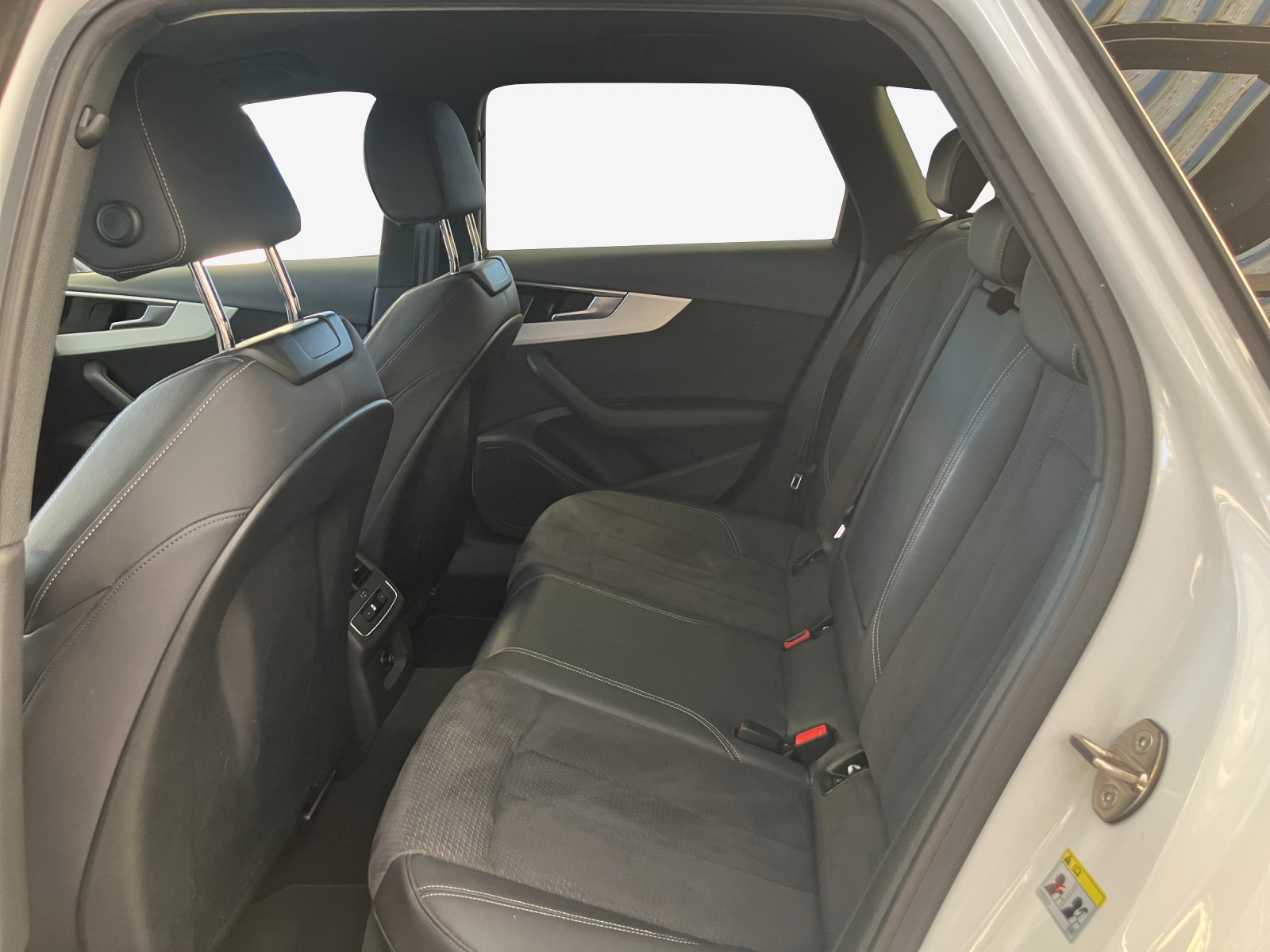 AUDI A4 Avant 45 TFSI S line S-tronic quattro-image-11