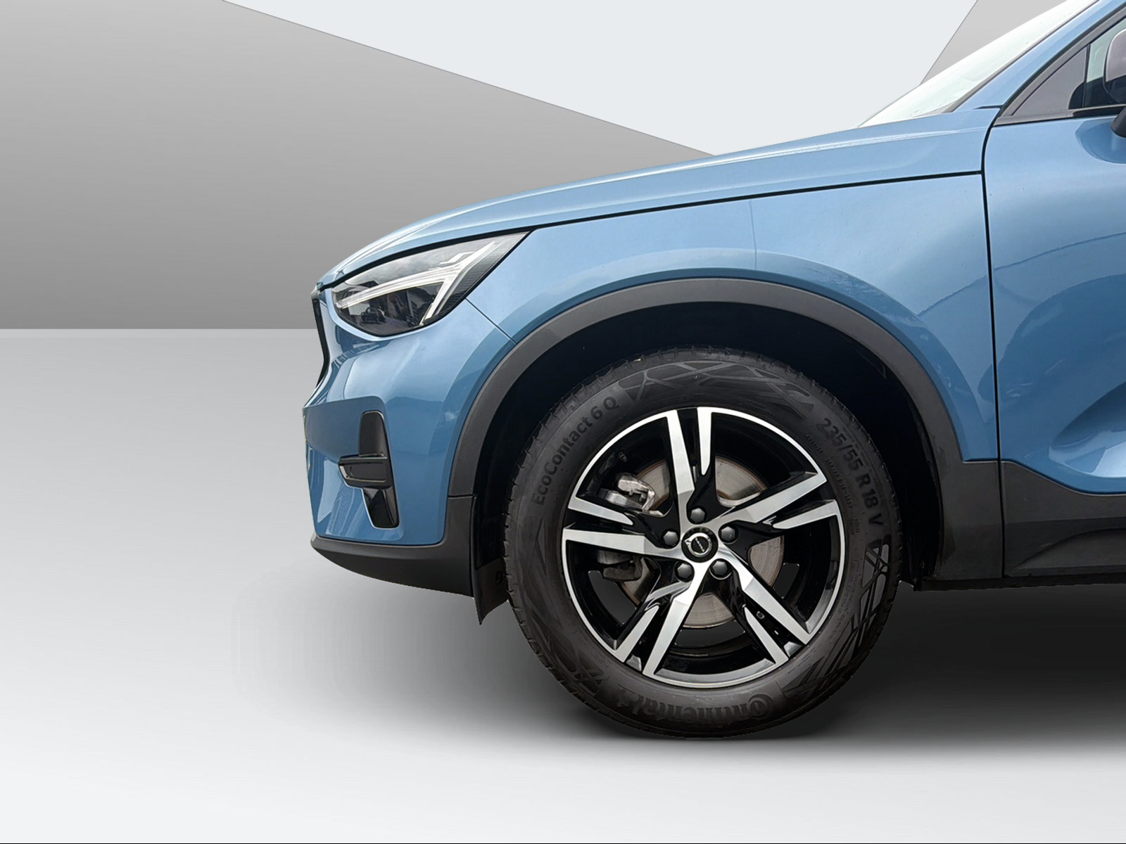 VOLVO XC40 2.0 B5 MH Plus Dark AWD-image-8