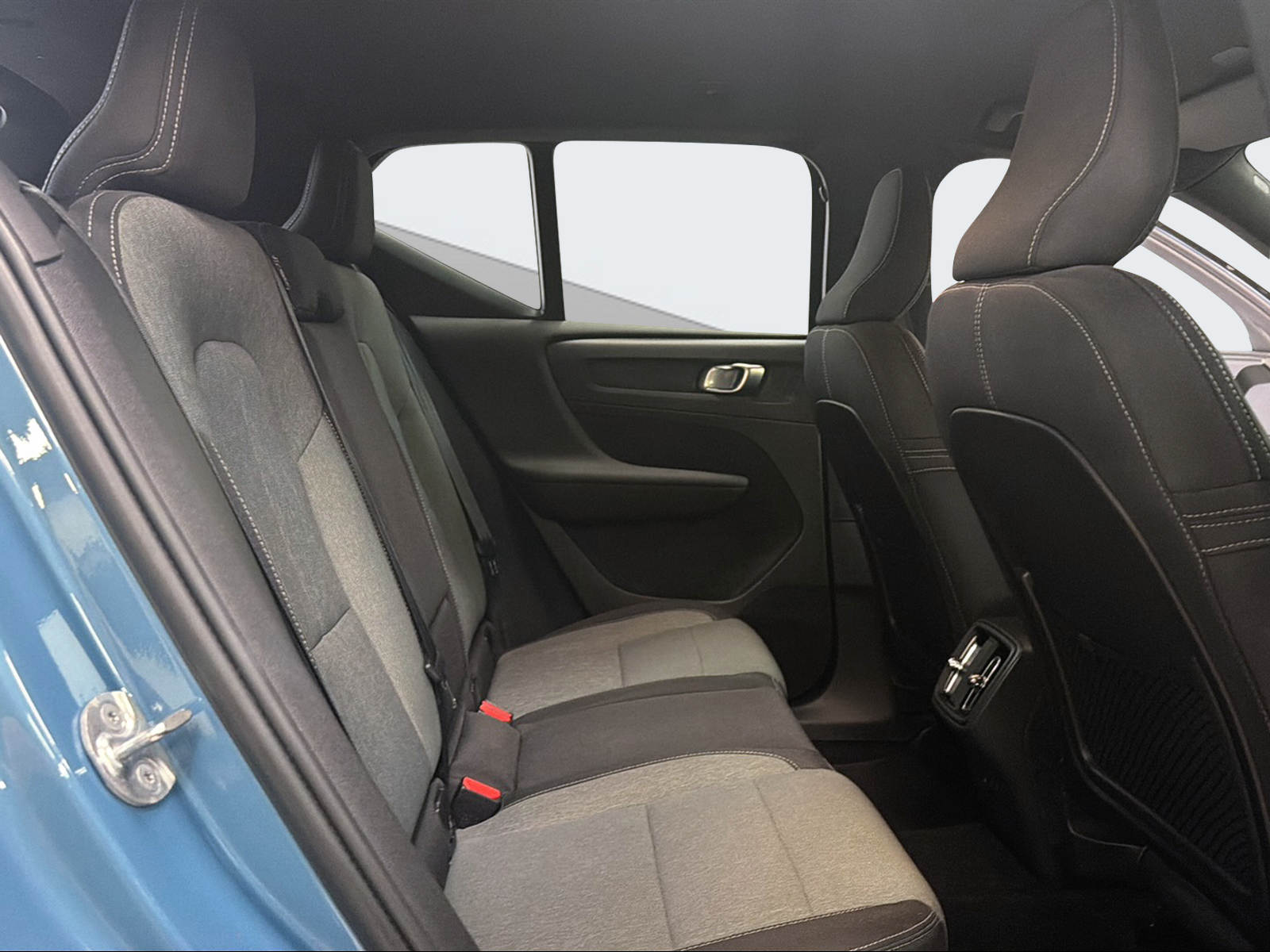 VOLVO XC40 2.0 B5 MH Plus Dark AWD-image-12