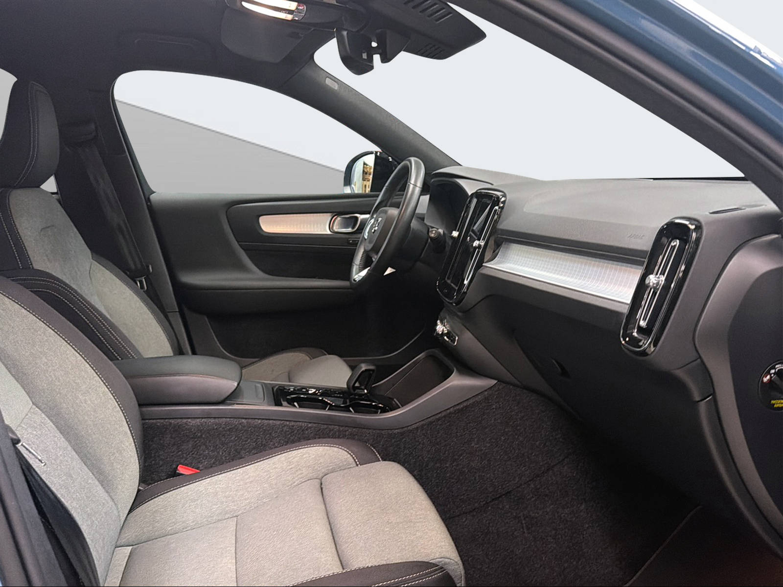 VOLVO XC40 2.0 B5 MH Plus Dark AWD-image-13