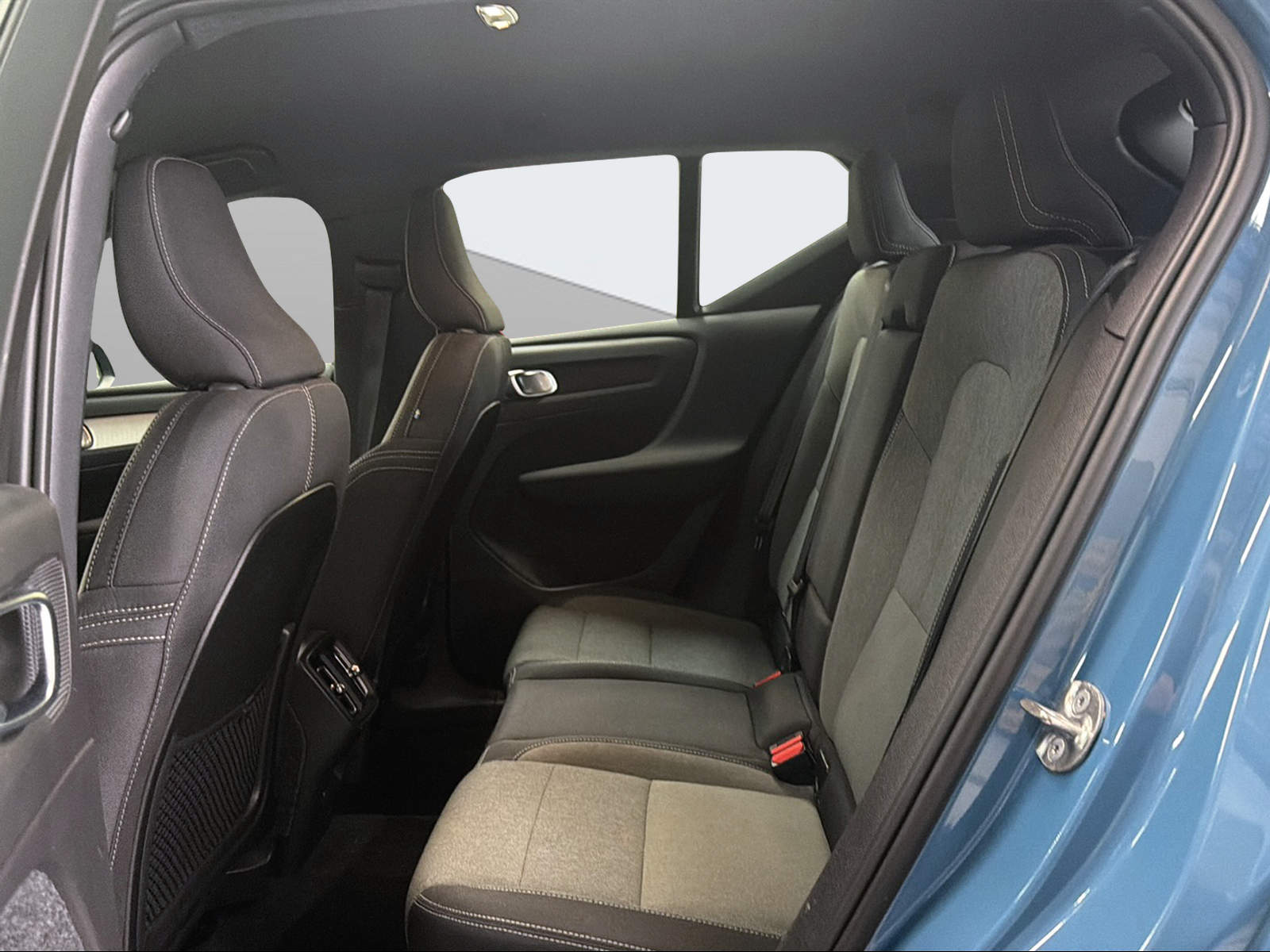 VOLVO XC40 2.0 B5 MH Plus Dark AWD-image-11