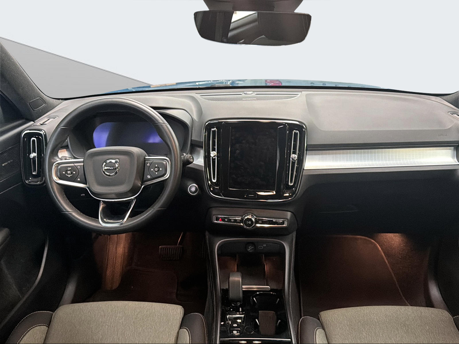 VOLVO XC40 2.0 B5 MH Plus Dark AWD-image-15