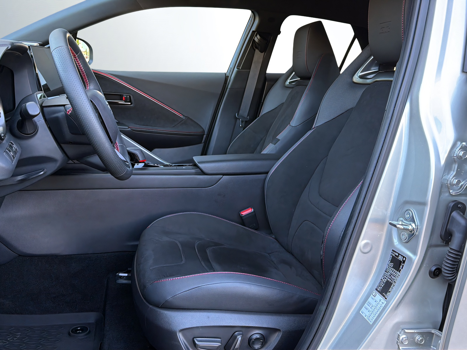 TOYOTA C-HR 2.0 HSD CVT GR Sport Premiere 4WD-showroom-element-3