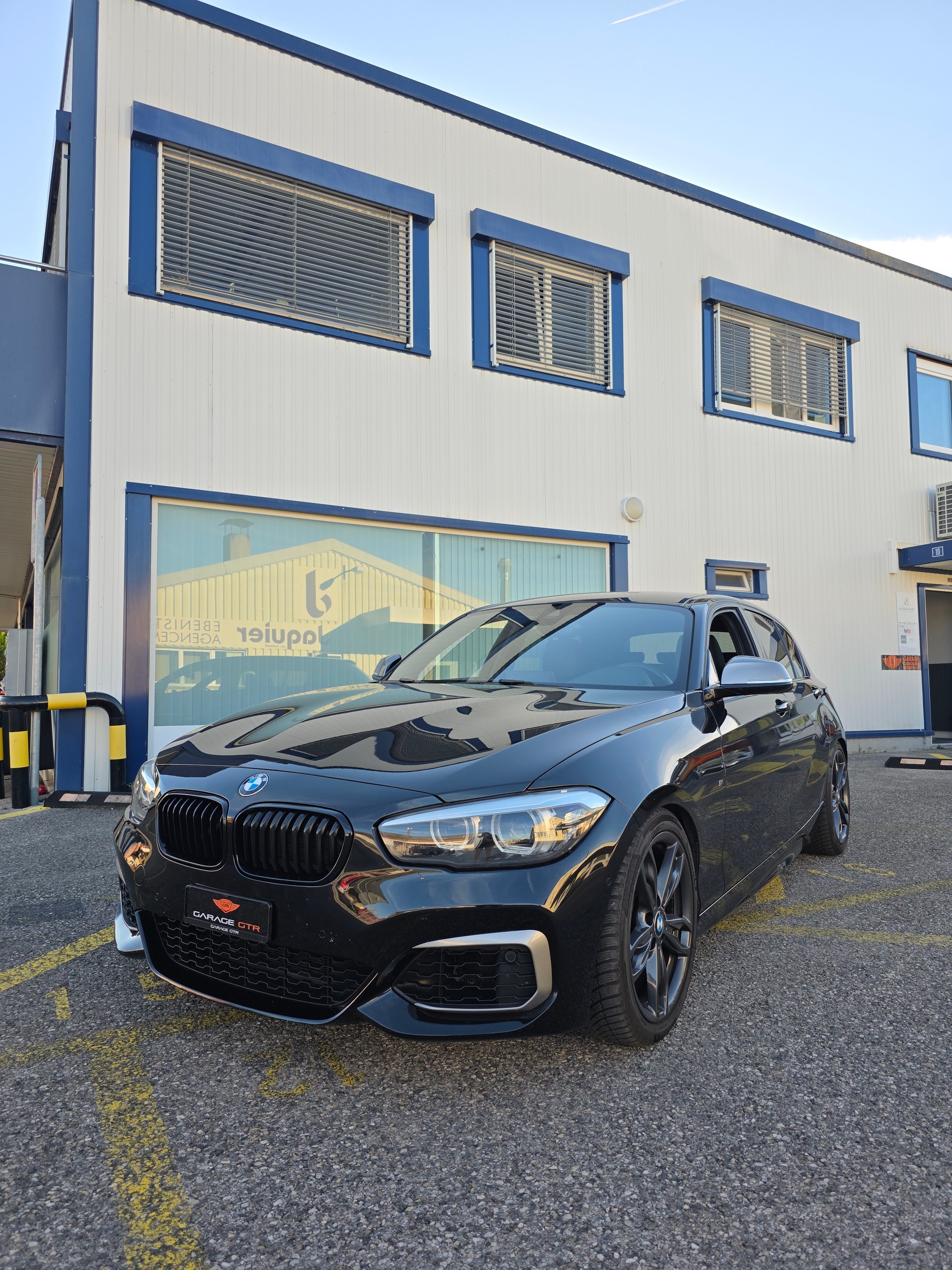 BMW M140i xDrive Steptronic-image-0