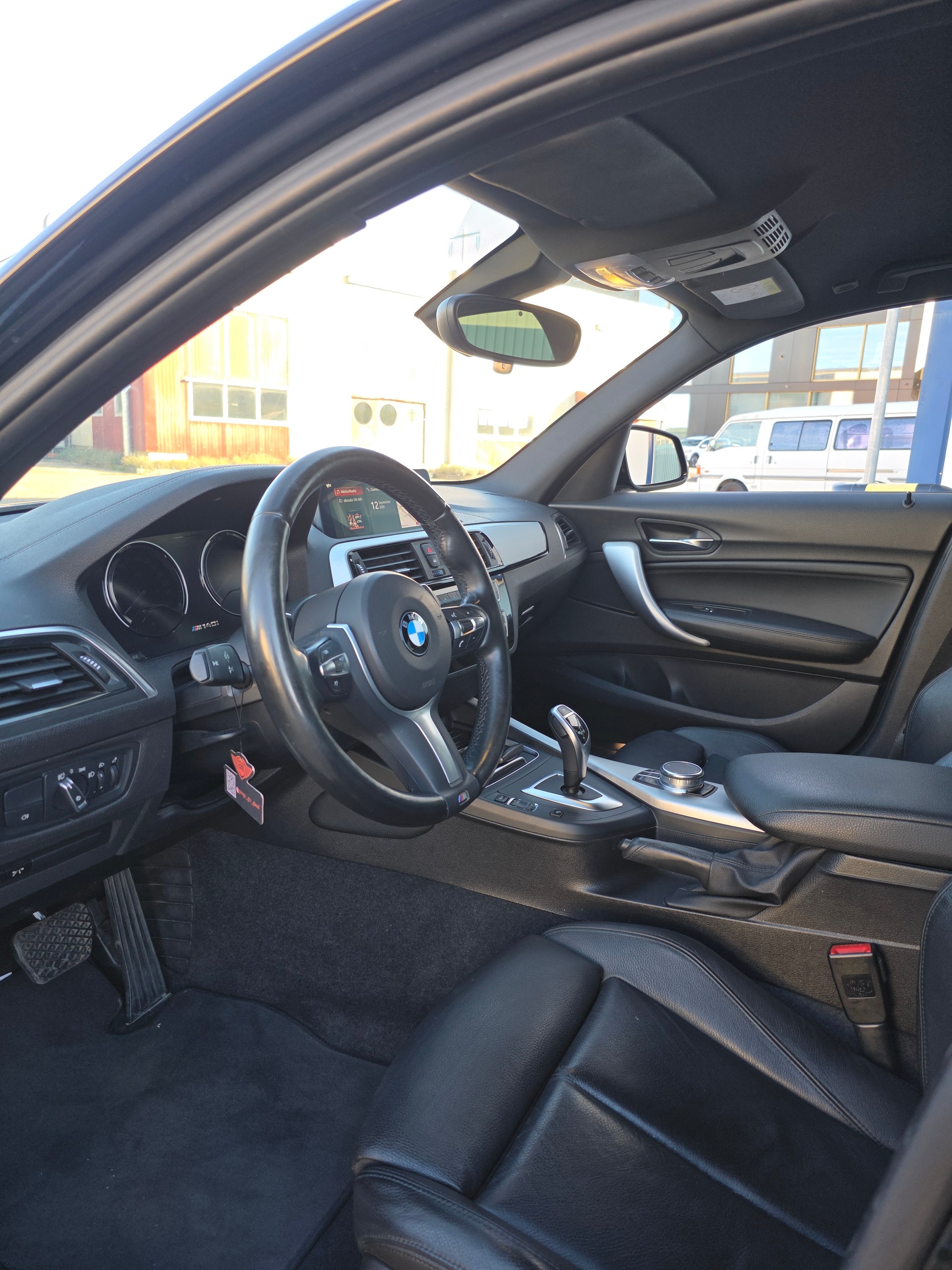 BMW M140i xDrive Steptronic-image-6
