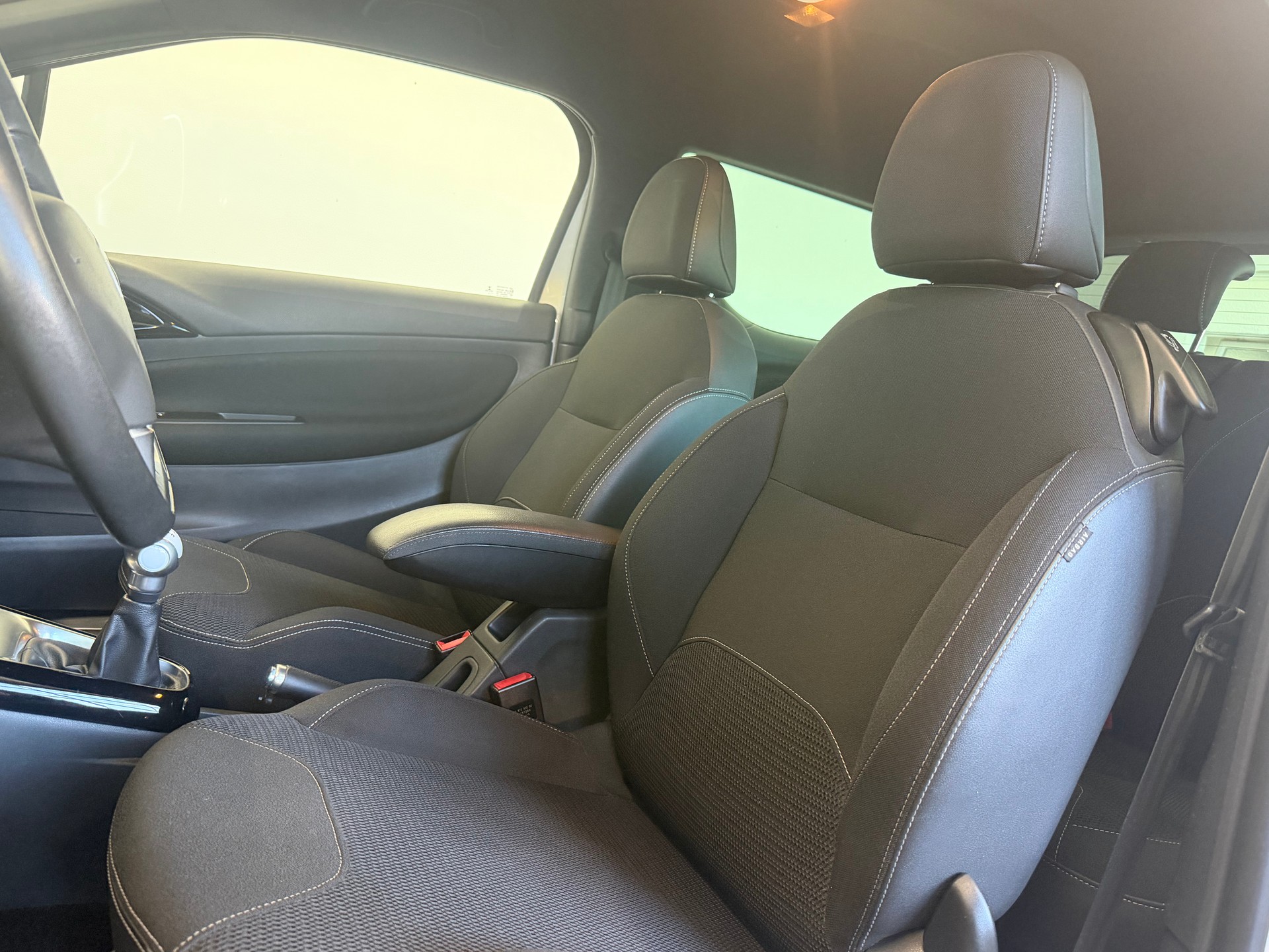 DS AUTOMOBILES DS 3 1.2 PureTech SO Chic-image-10