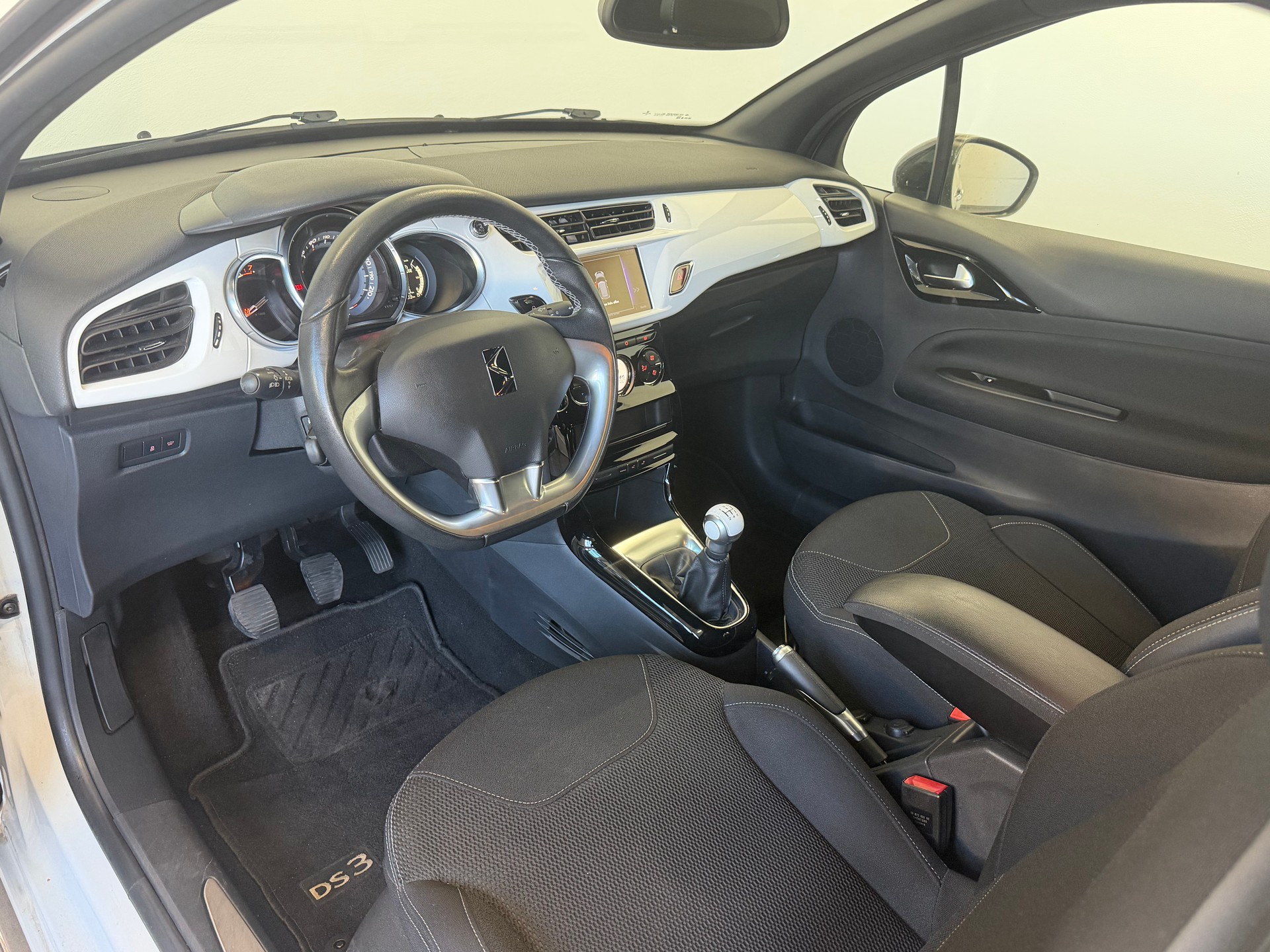 DS AUTOMOBILES DS 3 1.2 PureTech SO Chic-image-8