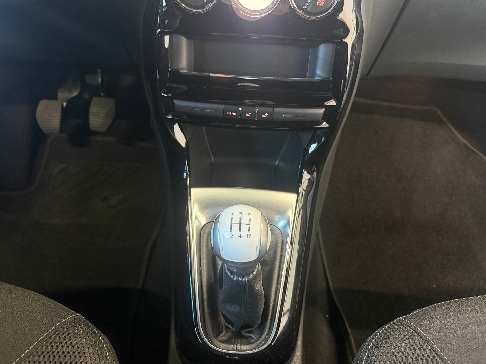 DS AUTOMOBILES DS 3 1.2 PureTech SO Chic-image-11