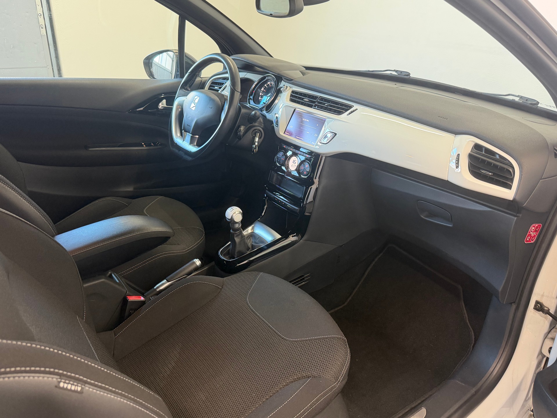 DS AUTOMOBILES DS 3 1.2 PureTech SO Chic-image-9