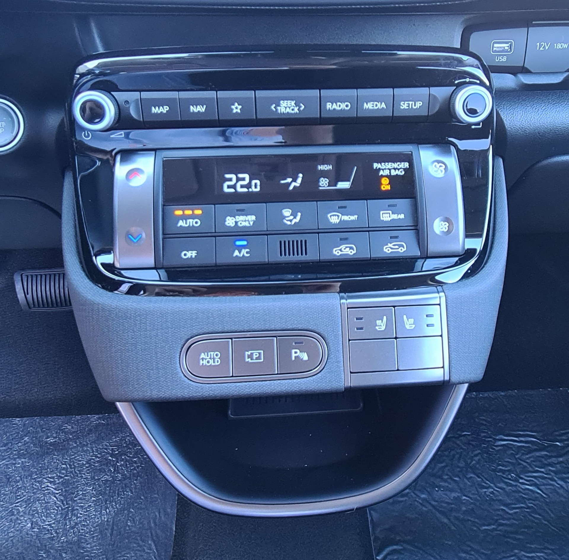 HYUNDAI Inster 49kWh Amplia-image-15